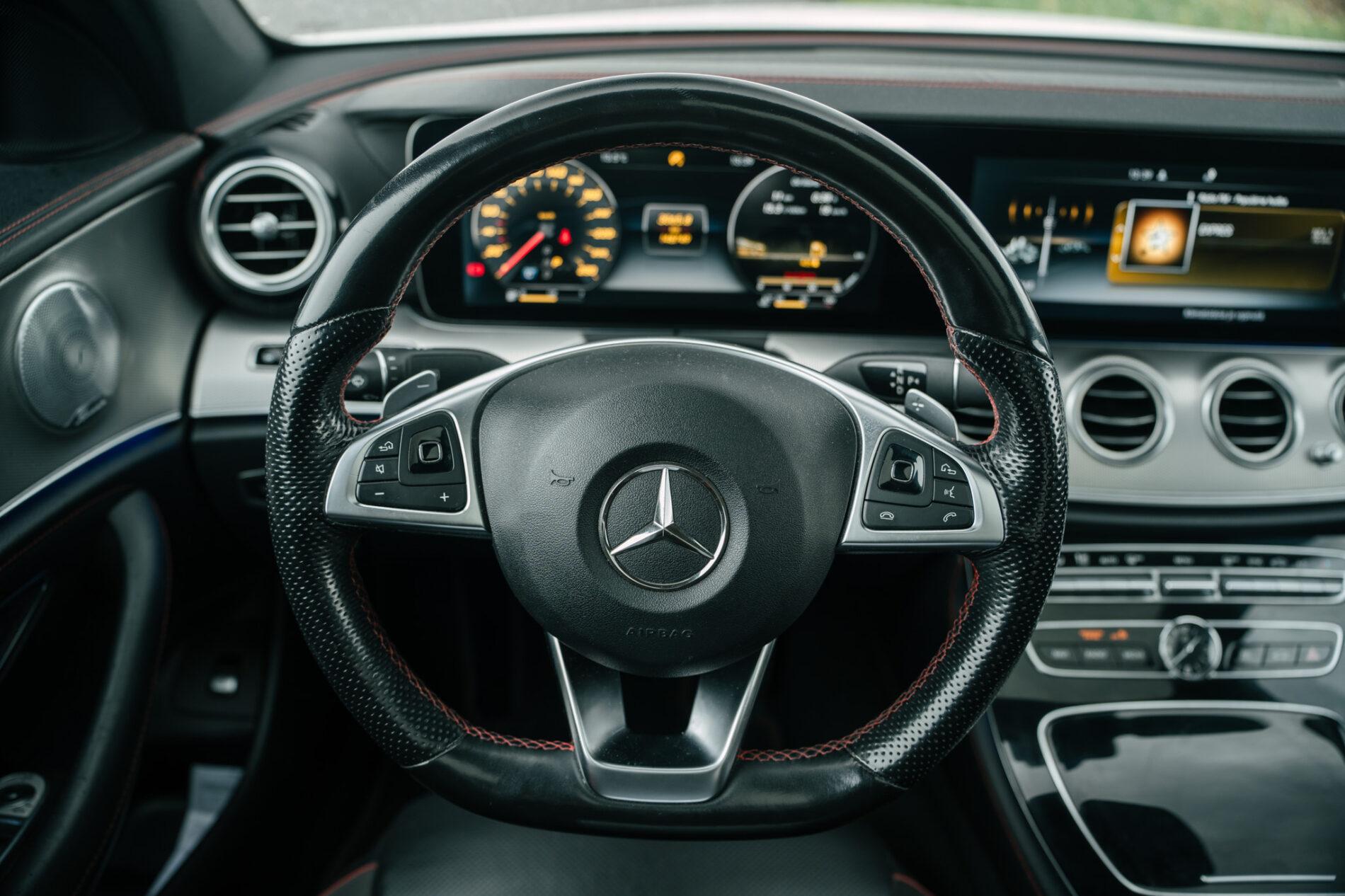 2017 Mercedes-Benz E 43 AMG, biela sedan, 148 749 km