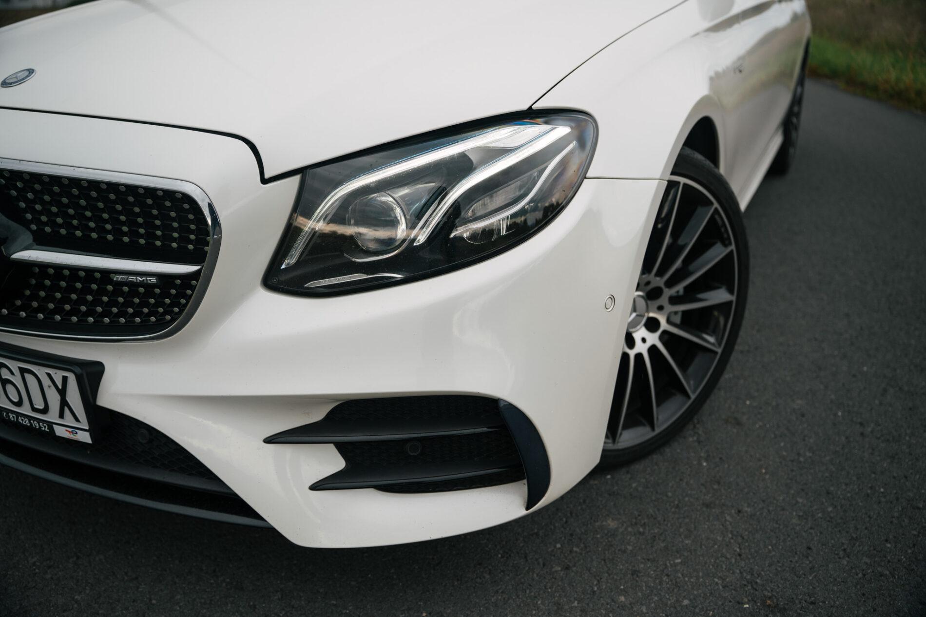 2017 Mercedes-Benz E 43 AMG, biela sedan, 148 749 km