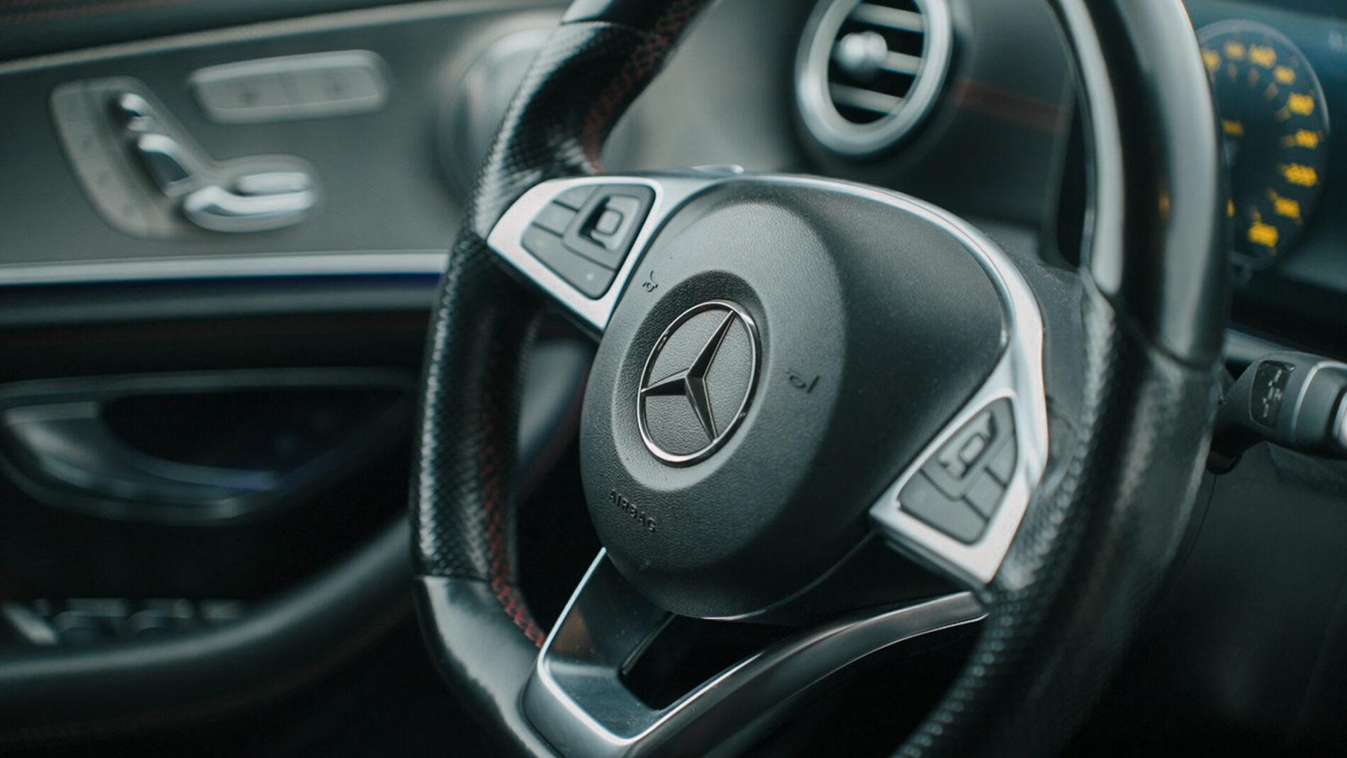 2017 Mercedes-Benz E 43 AMG, biela sedan, 148 749 km