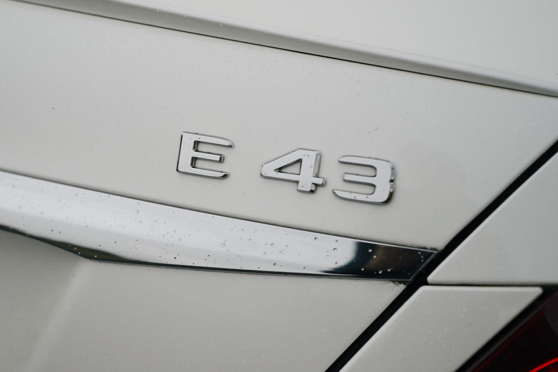 2017 Mercedes-Benz E 43 AMG, biela sedan, 148 749 km