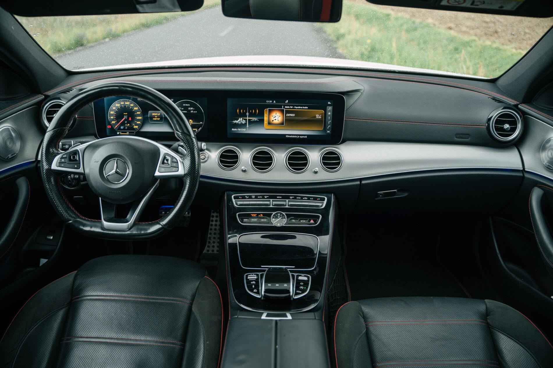 2017 Mercedes-Benz E 43 AMG, biela sedan, 148 749 km