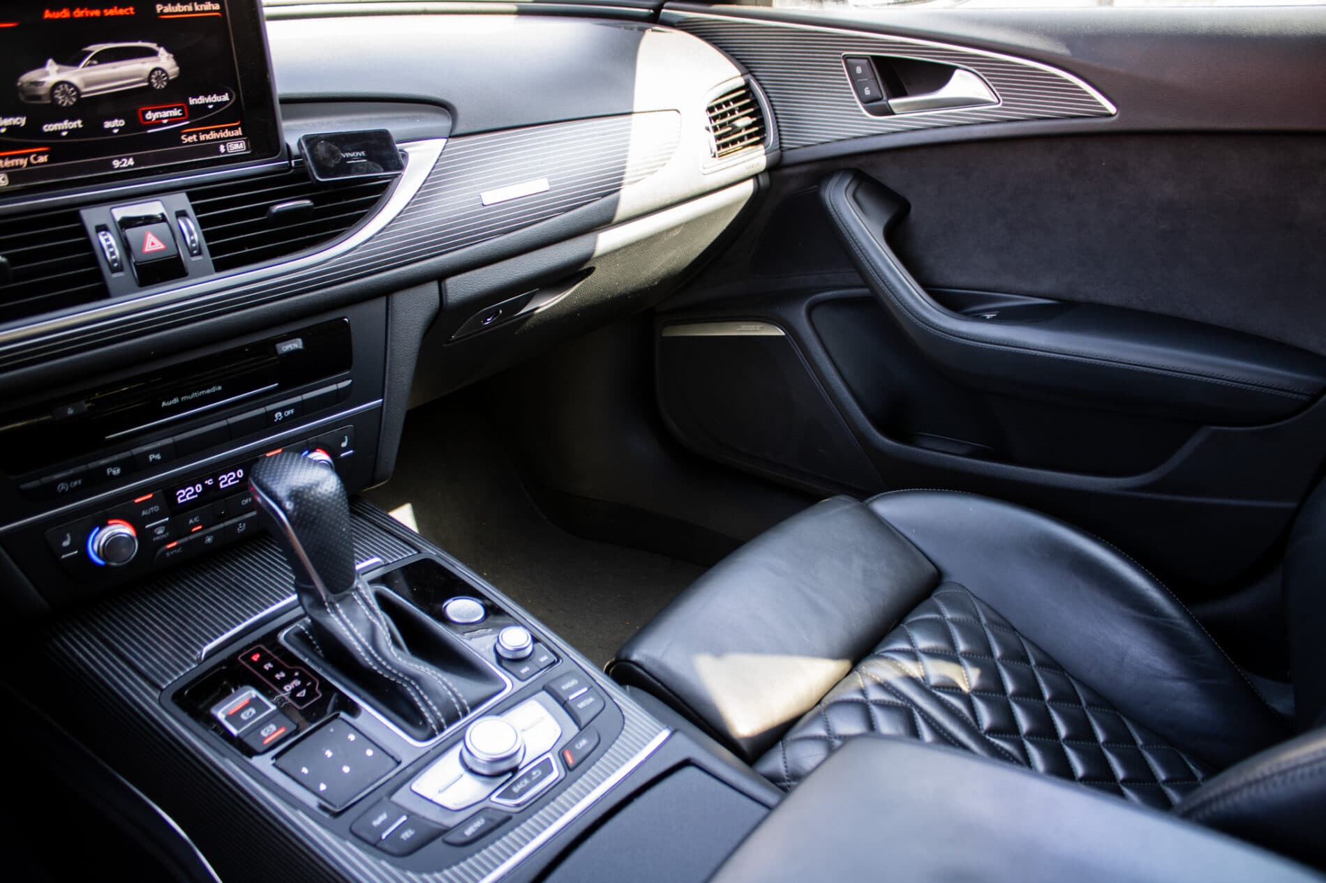 2017 AUDI A6, modrá kombi, 82 560 km