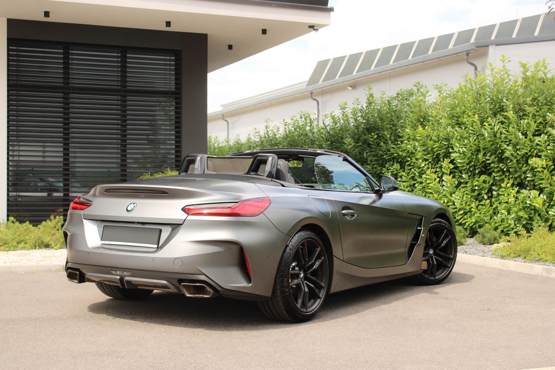 2024 BMW Z4 M40i, sivá kabriolet, 27 660 km