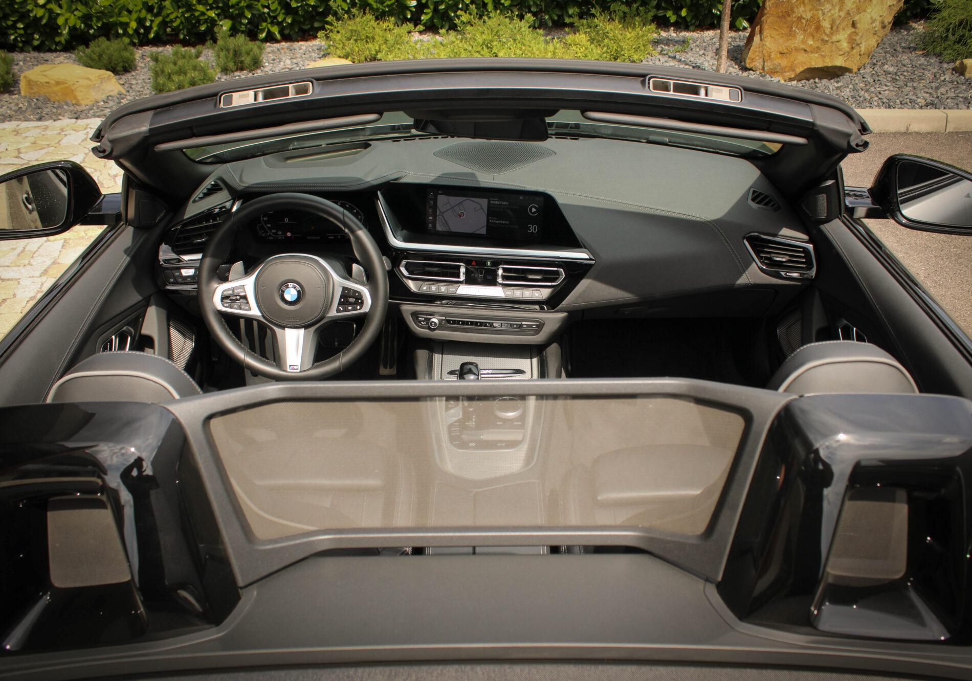 2024 BMW Z4 M40i, sivá kabriolet, 27 660 km