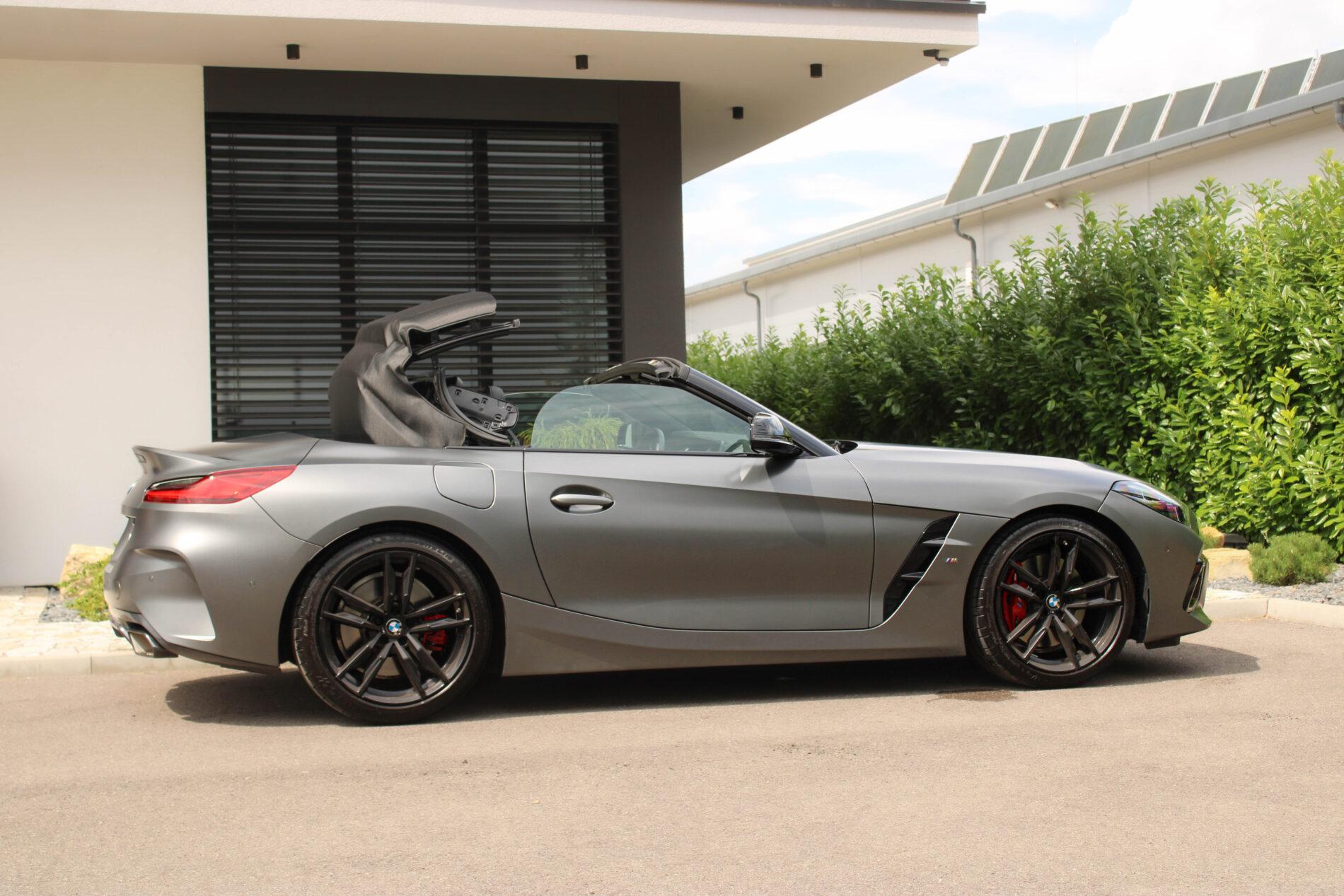 2024 BMW Z4 M40i, sivá kabriolet, 27 660 km