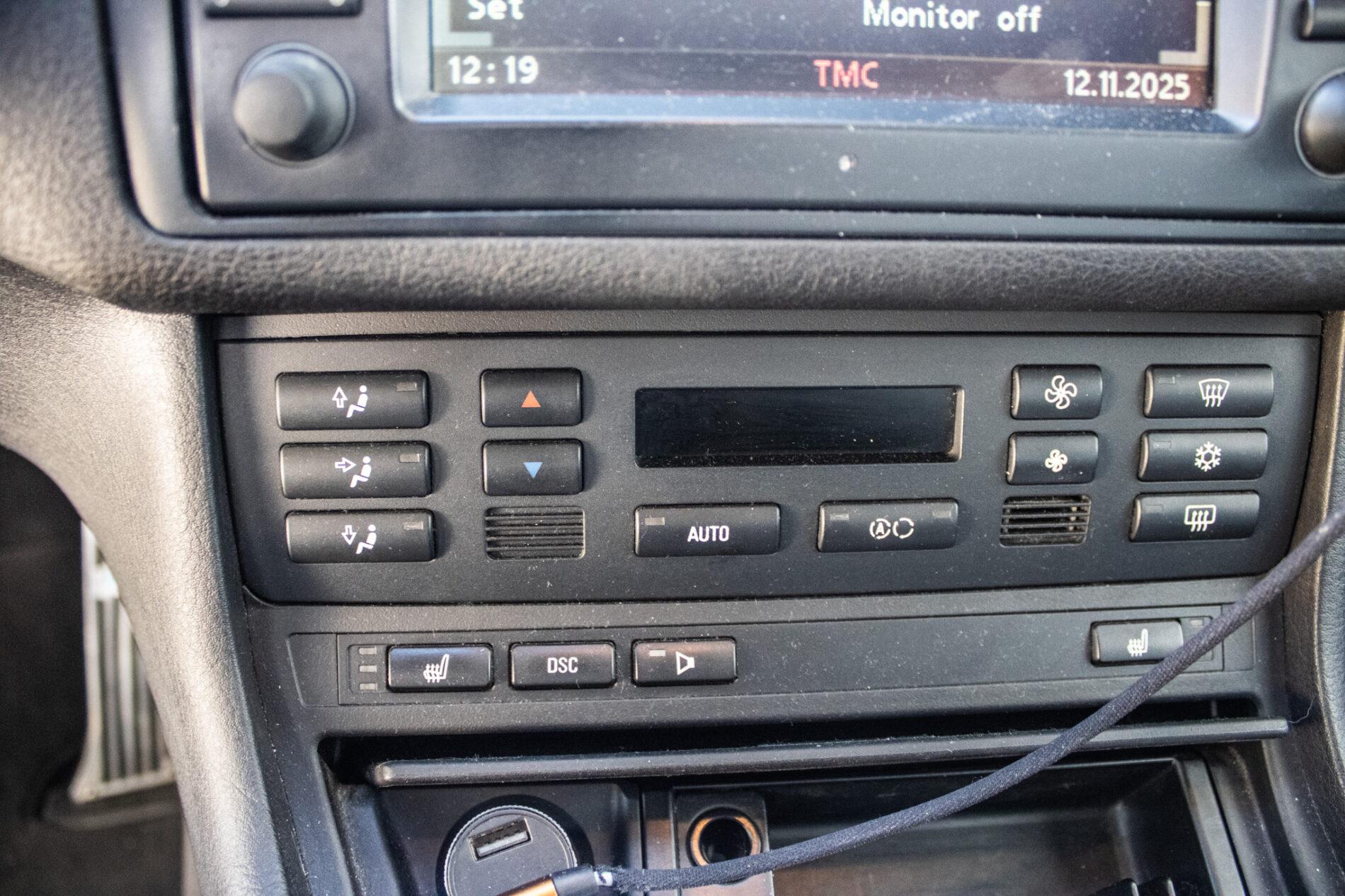 2003 BMW 330i, sivá kupé, 283 013 km