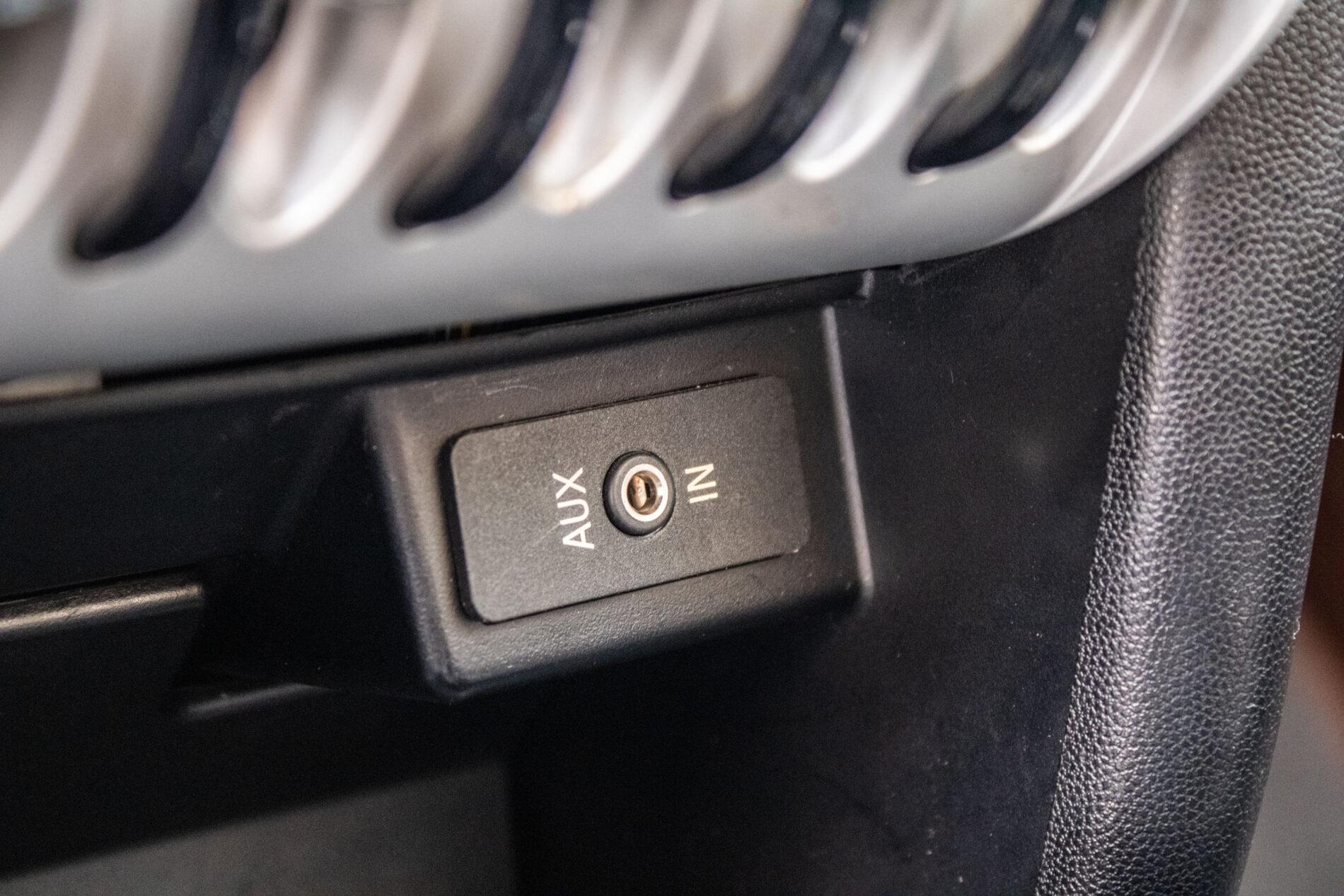 2009 MINI Cooper S, hnedá kombi, 123 100 km