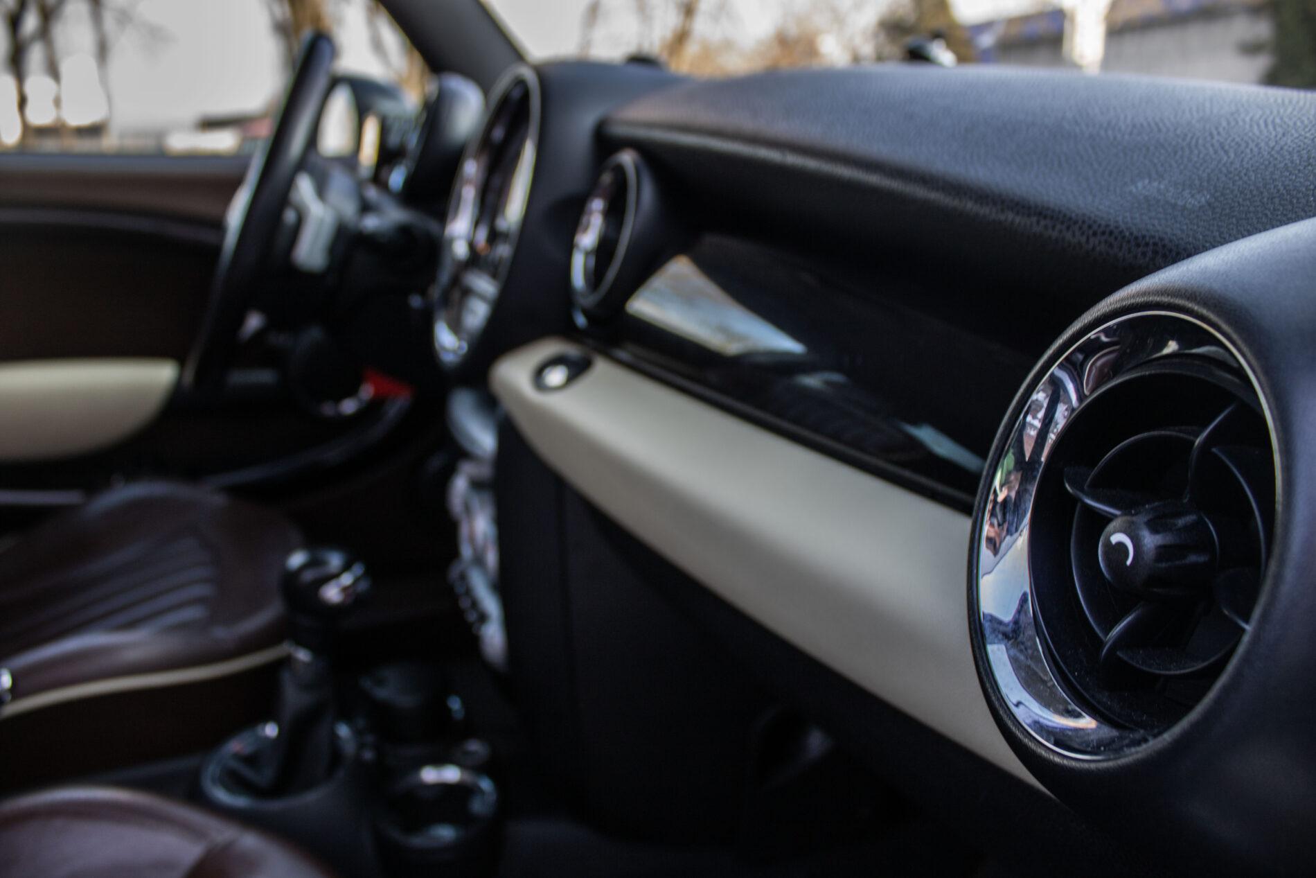 2009 MINI Cooper S, hnedá kombi, 123 100 km