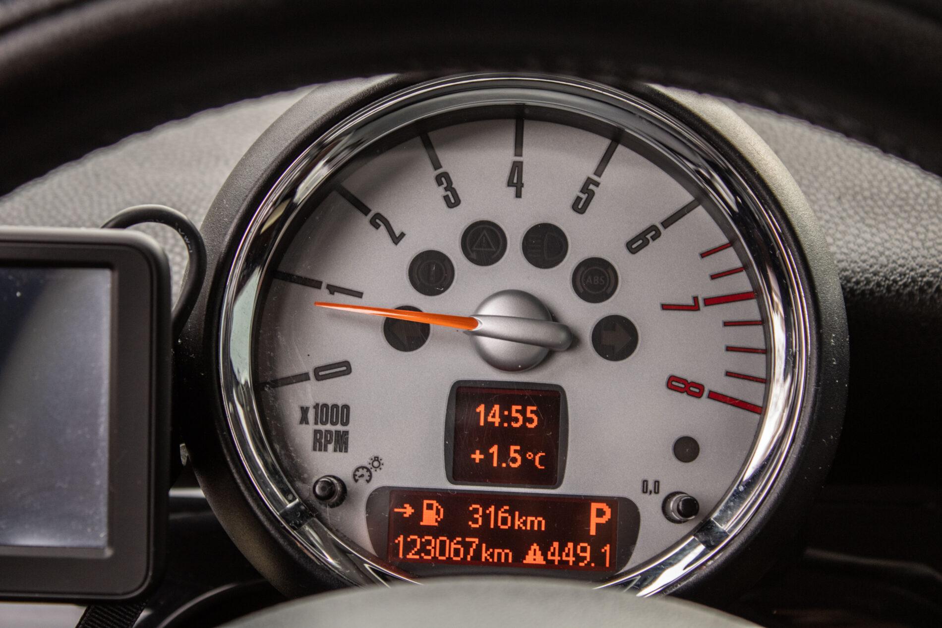 2009 MINI Cooper S, hnedá kombi, 123 100 km