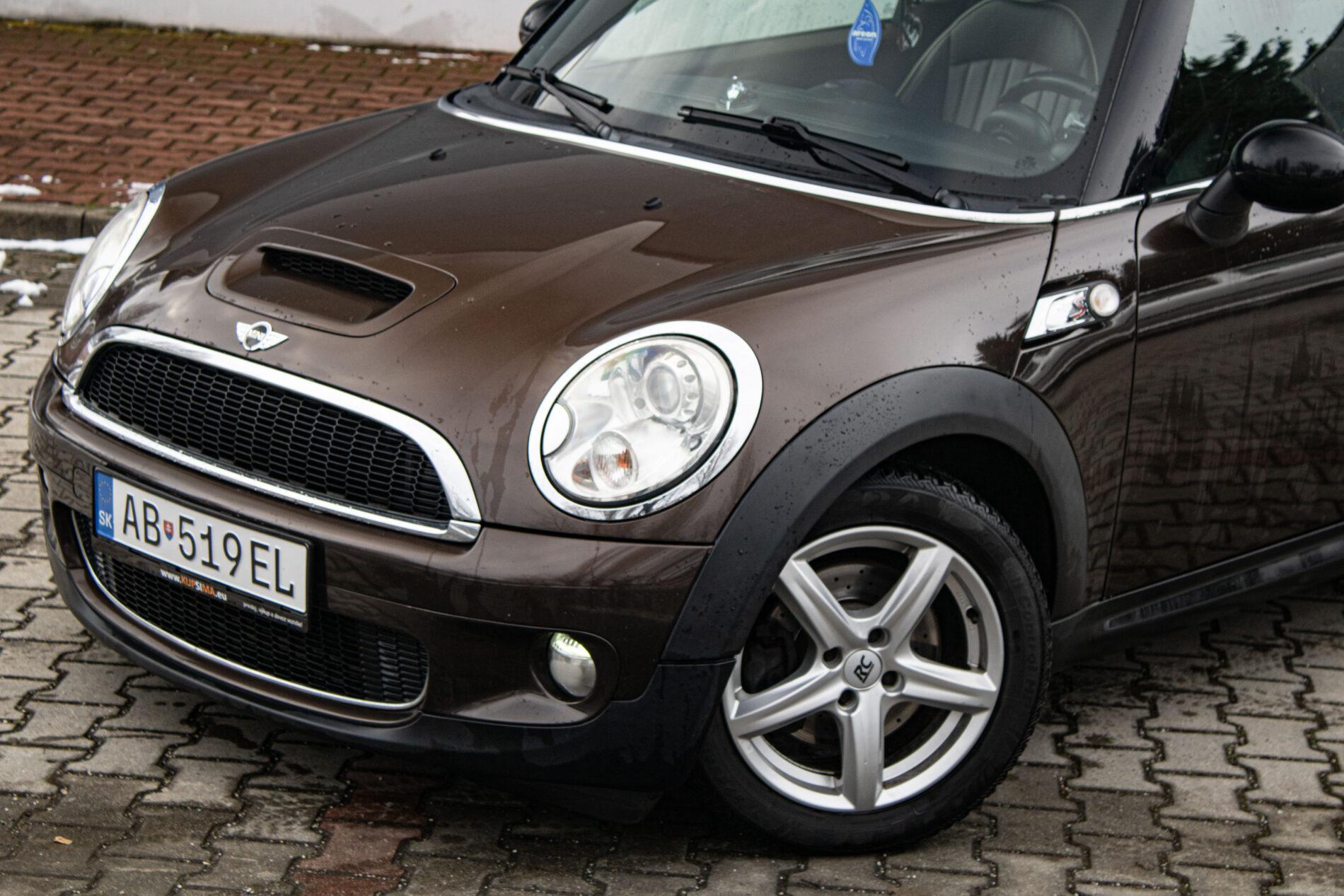 2009 MINI Cooper S, hnedá kombi, 123 100 km