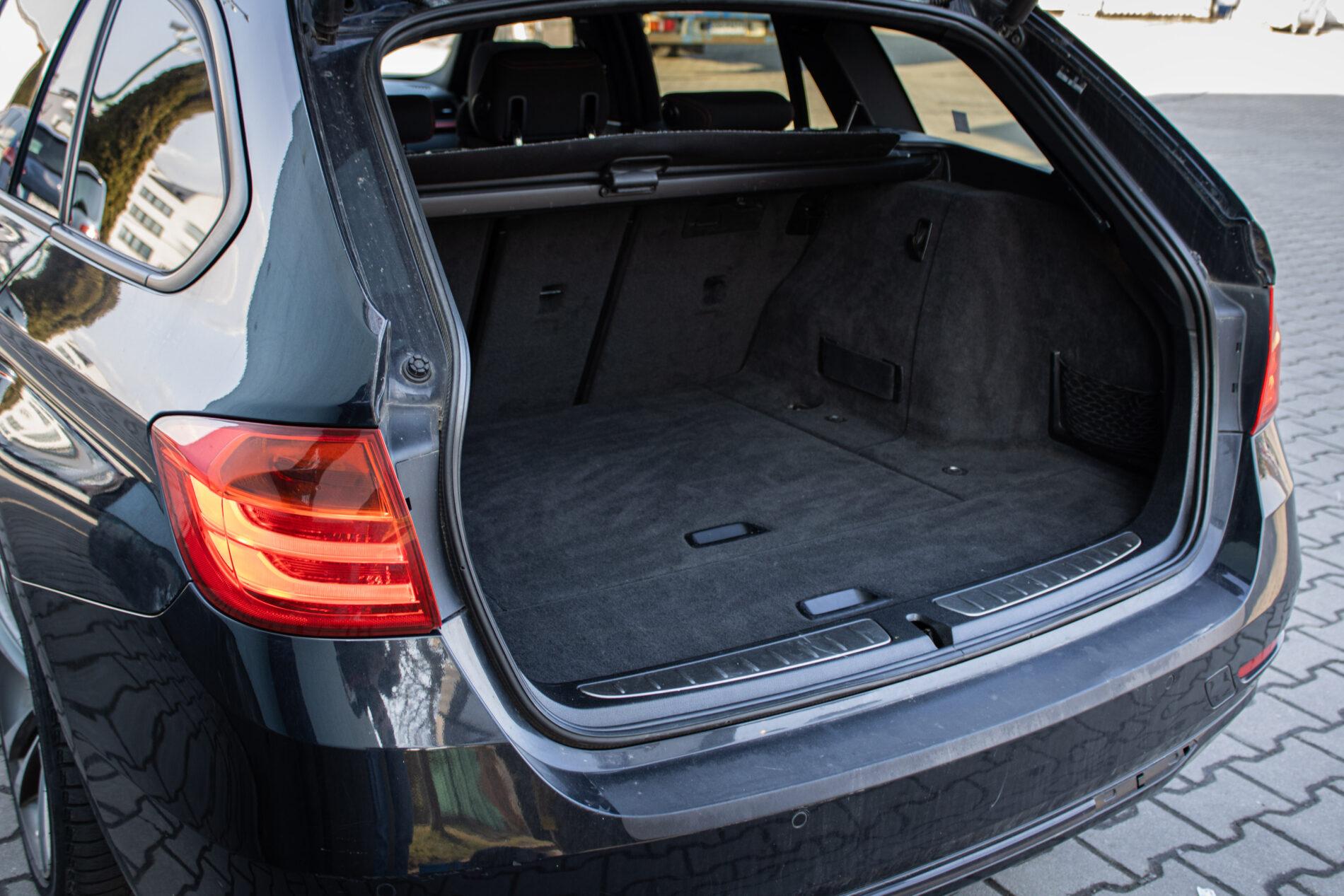 2013 BMW 335d, čierna kombi, 292 000 km