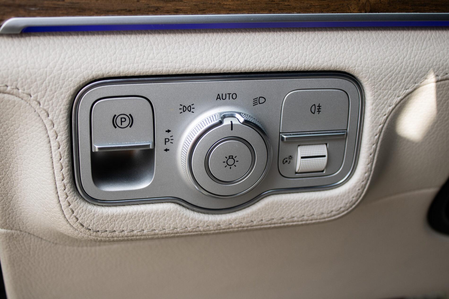 2021 Mercedes-Benz GLS 580, sivá suv, 109 687 km