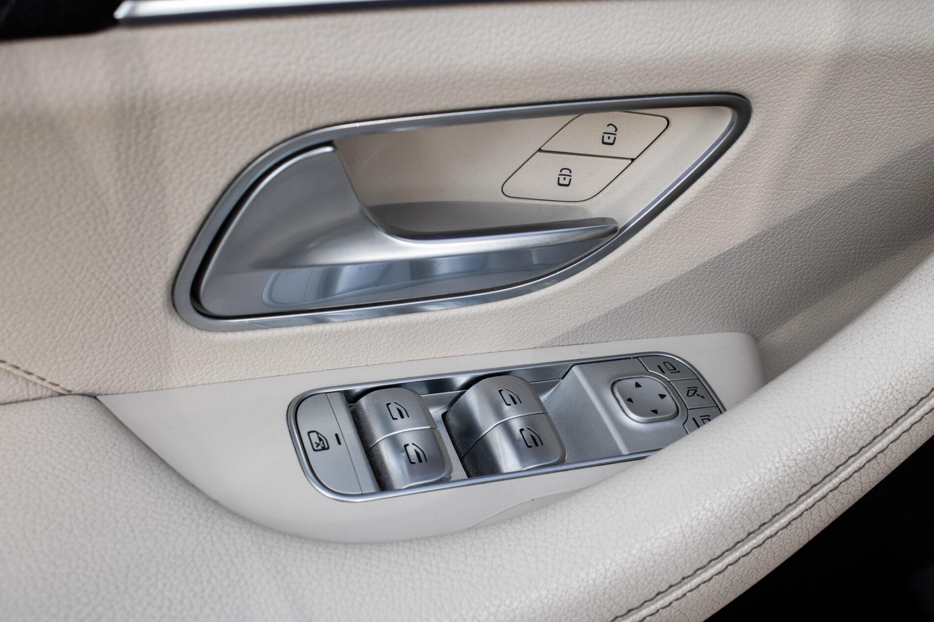 2021 Mercedes-Benz GLS 580, sivá suv, 109 687 km