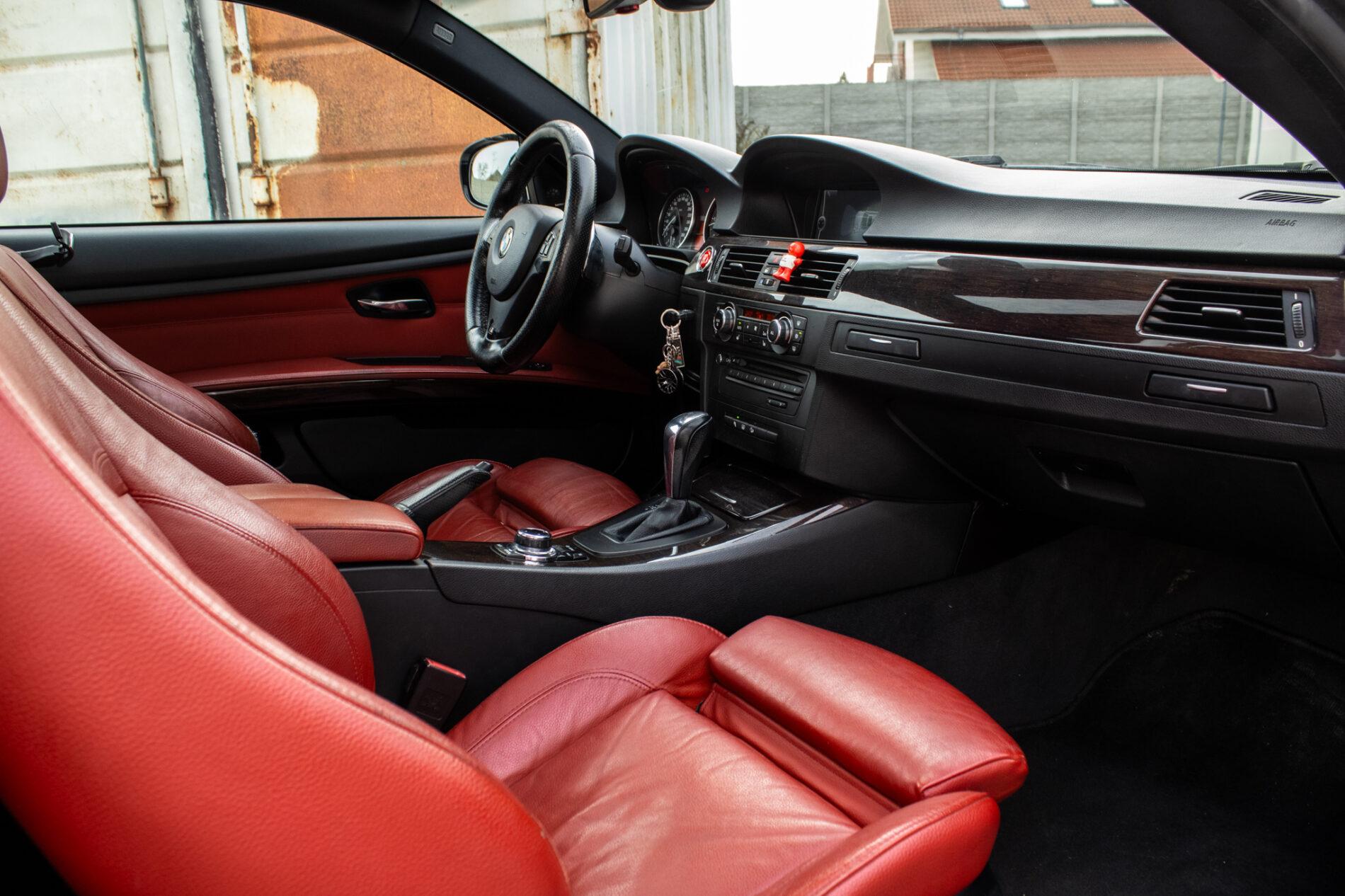 2010 BMW 330d, biela kupé, 297 399 km