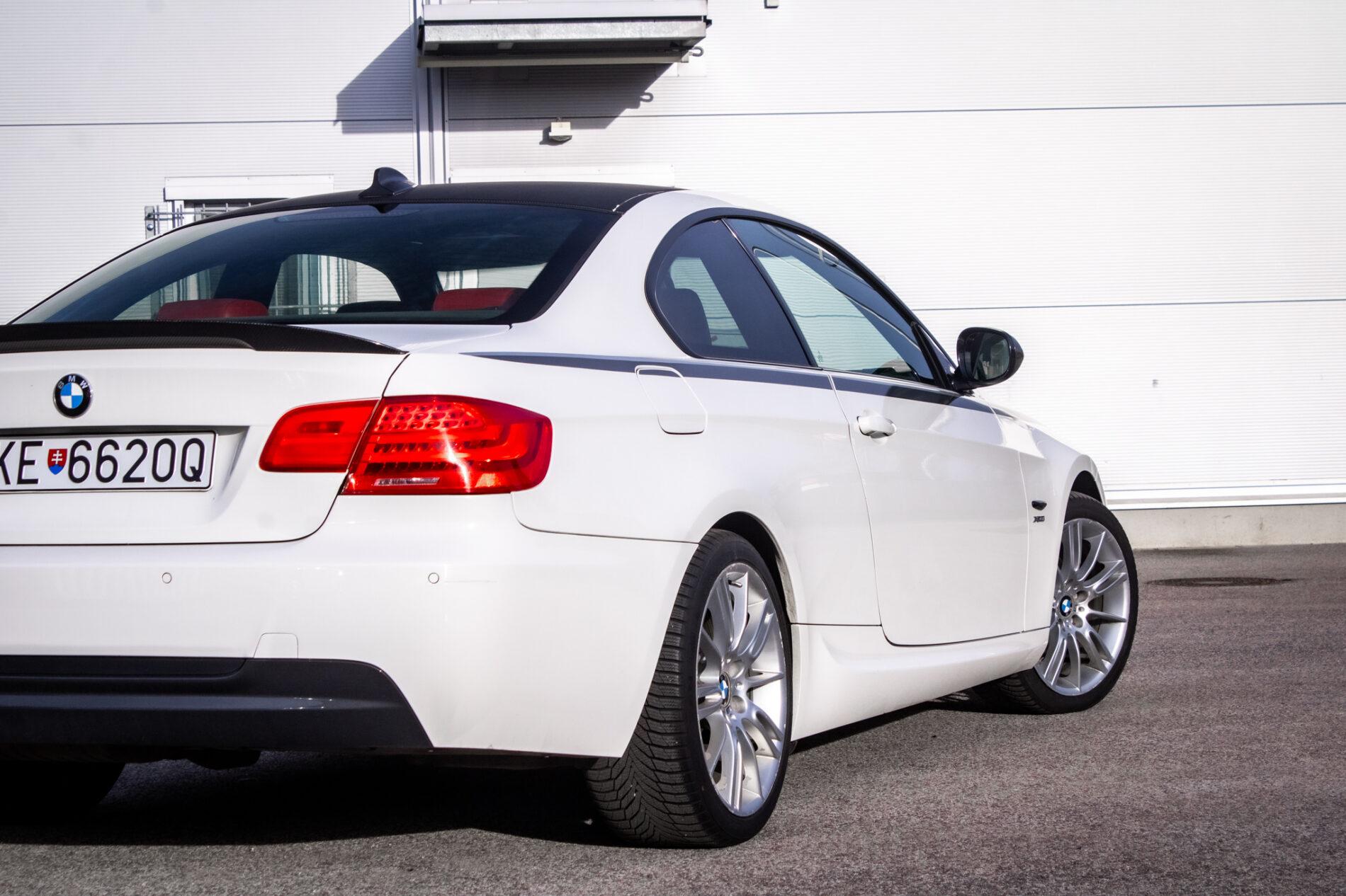 2010 BMW 330d, biela kupé, 297 399 km