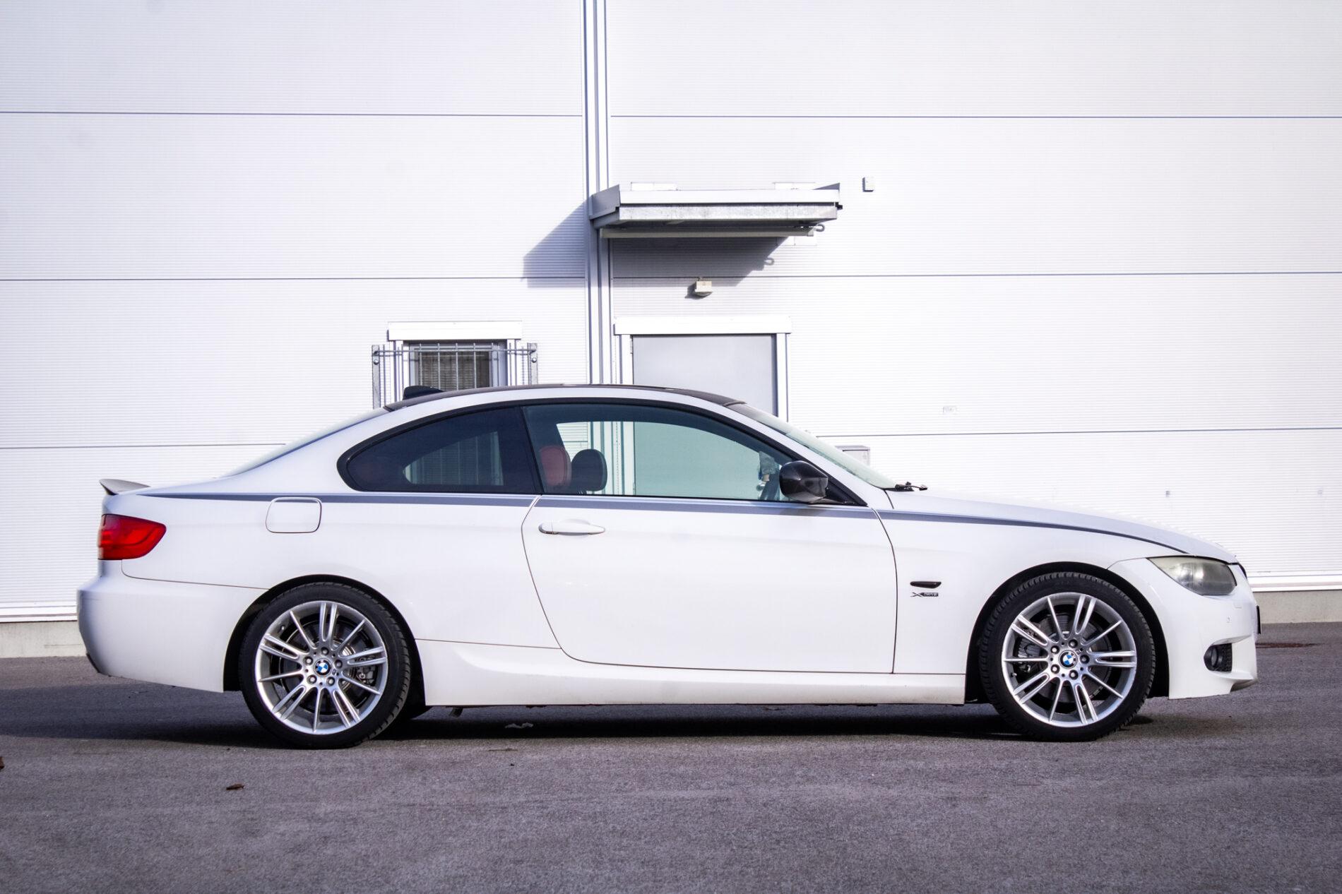 2010 BMW 330d, biela kupé, 297 399 km
