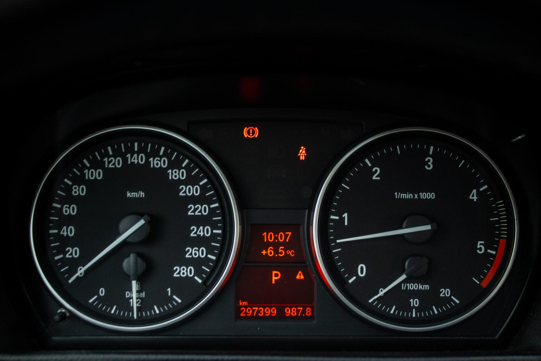 2010 BMW 330d, biela kupé, 297 399 km