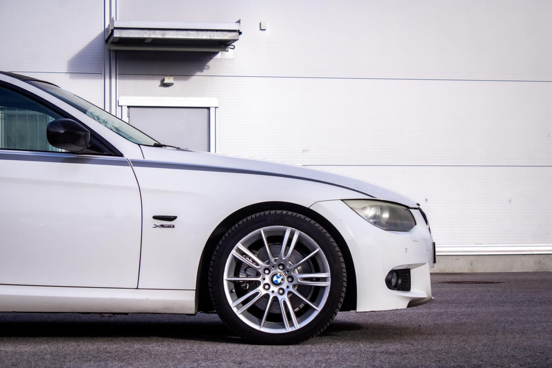 2010 BMW 330d, biela kupé, 297 399 km
