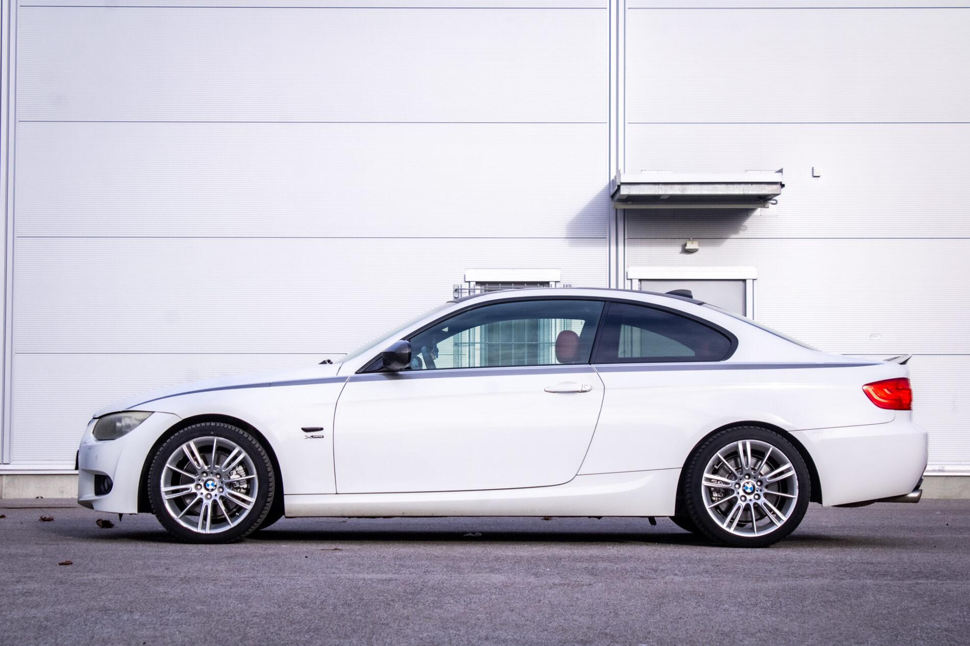 2010 BMW 330d, biela kupé, 297 399 km