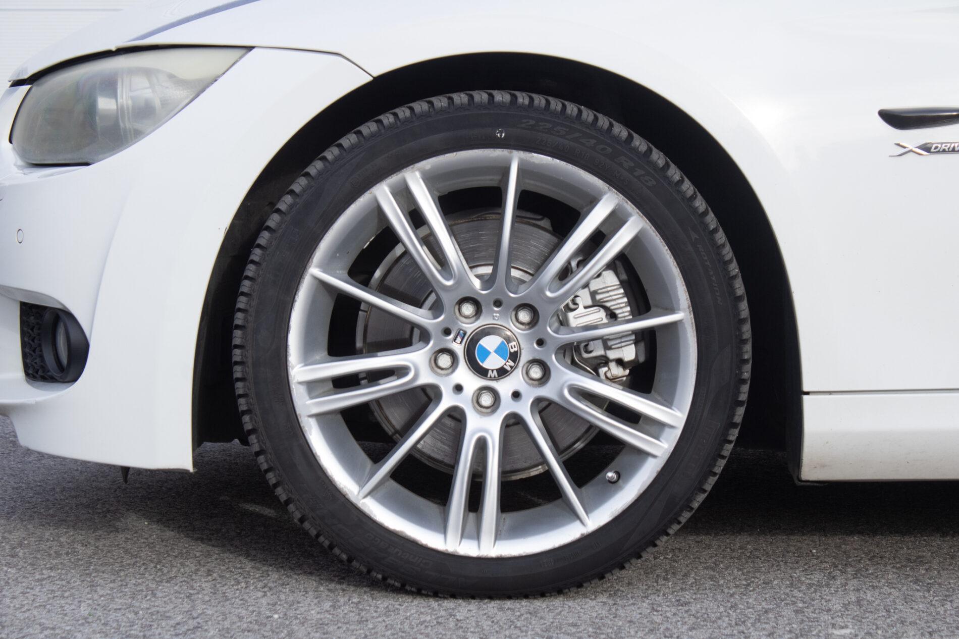 2010 BMW 330d, biela kupé, 297 399 km