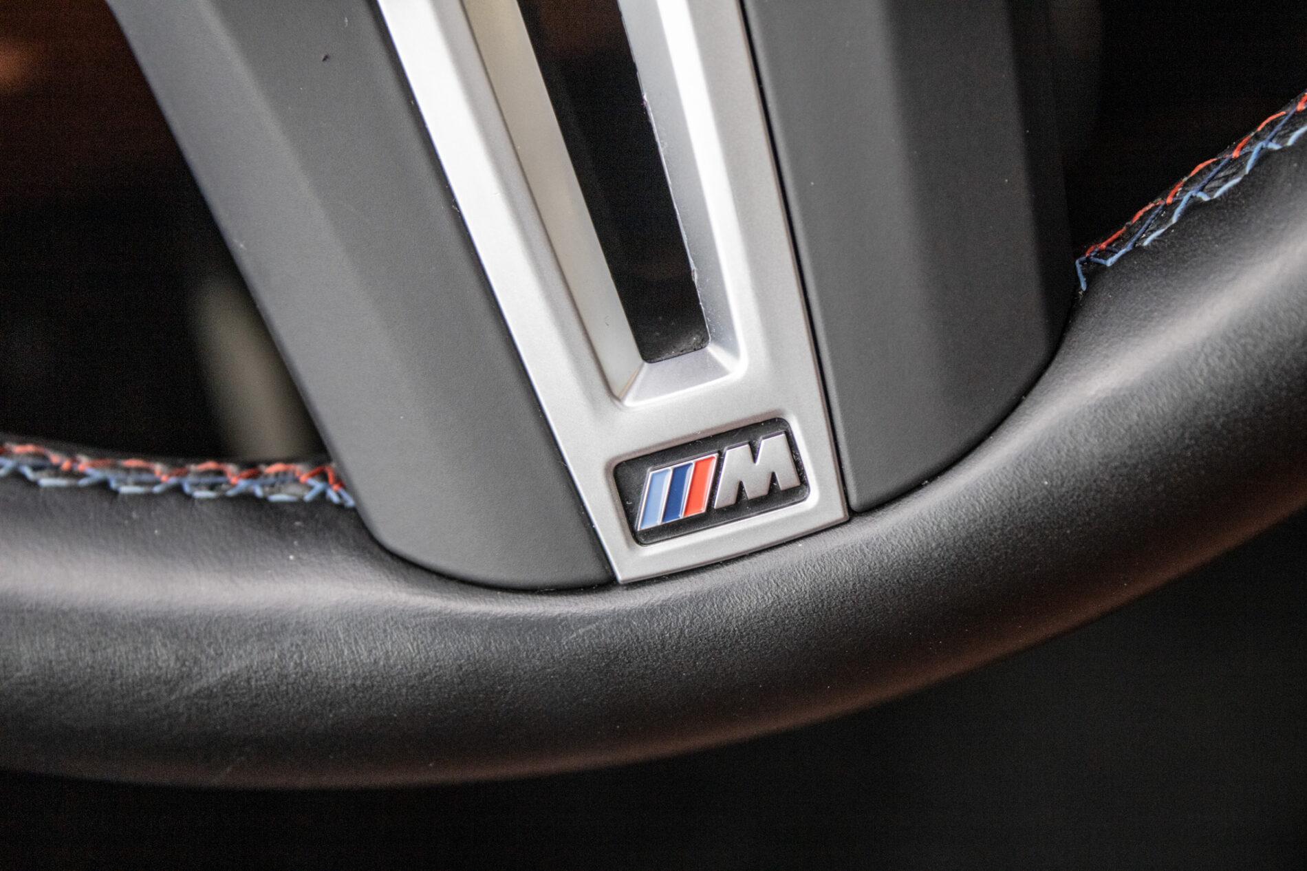 2024 BMW X7 M60i, modrá suv, 91 219 km