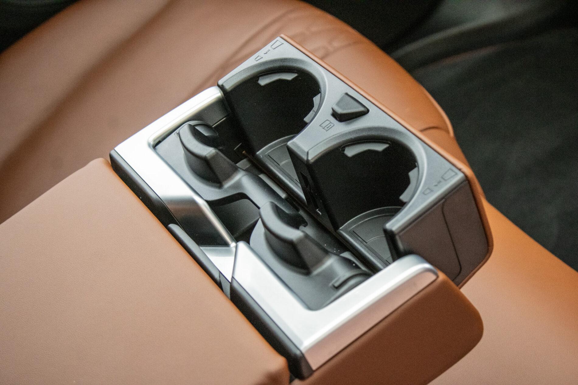 2024 BMW X7 M60i, modrá suv, 91 219 km