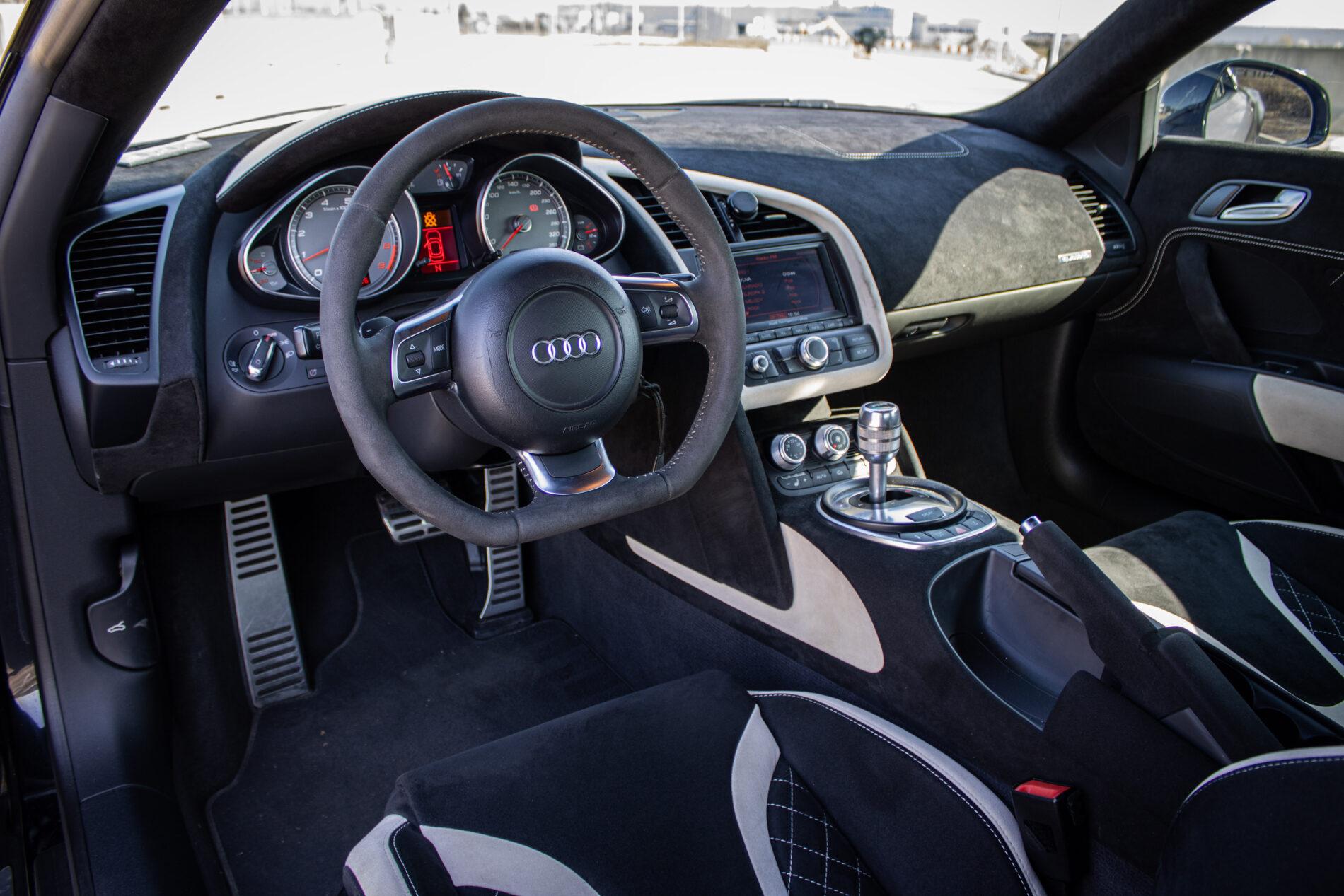 2007 AUDI R8, sivá kupé, 71 374 km