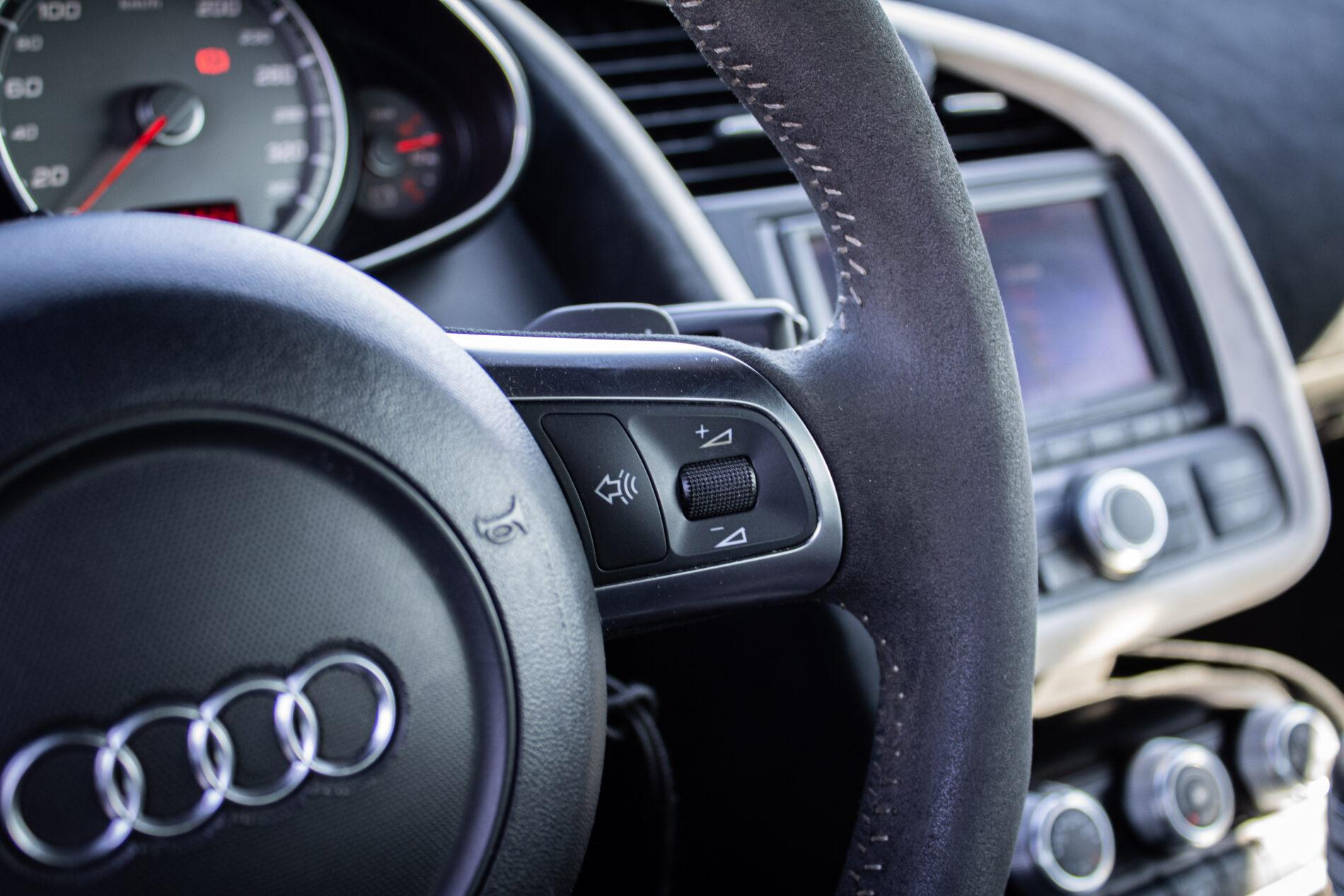 2007 AUDI R8, sivá kupé, 71 374 km