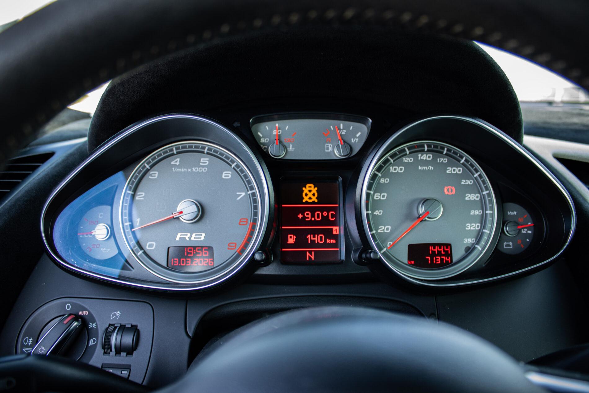 2007 AUDI R8, sivá kupé, 71 374 km