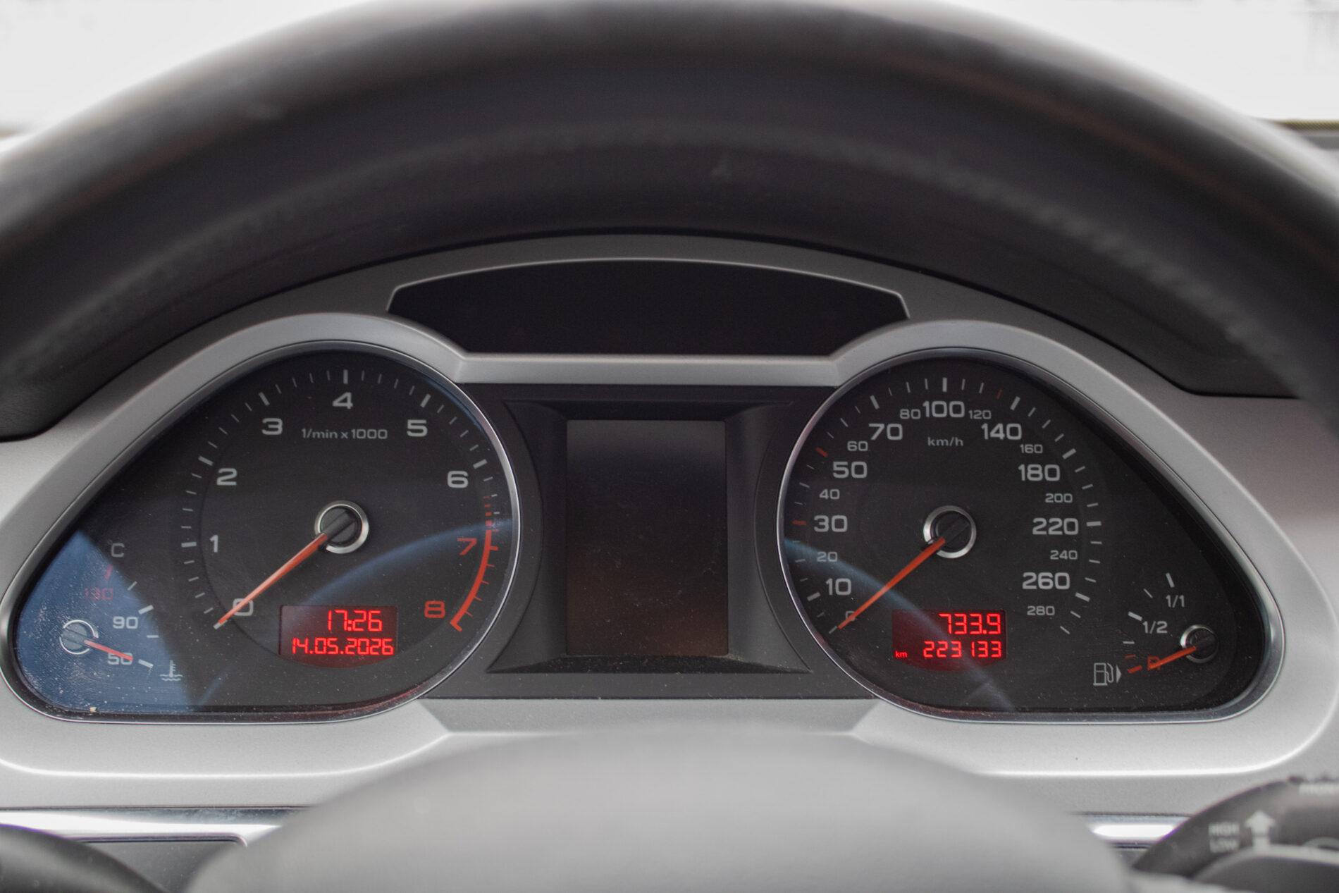 2011 AUDI A6, sivá kombi, 223 133 km