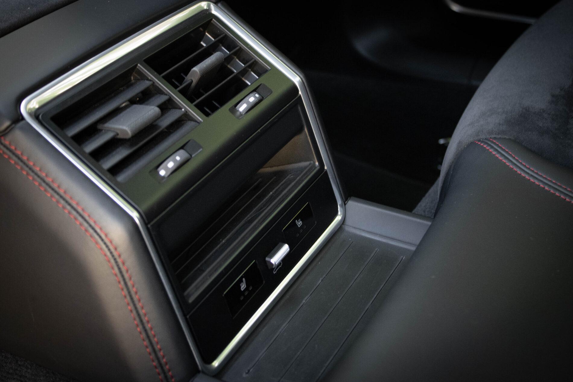 2019 Porsche Panamera GTS, čierna kombi, 81 950 km