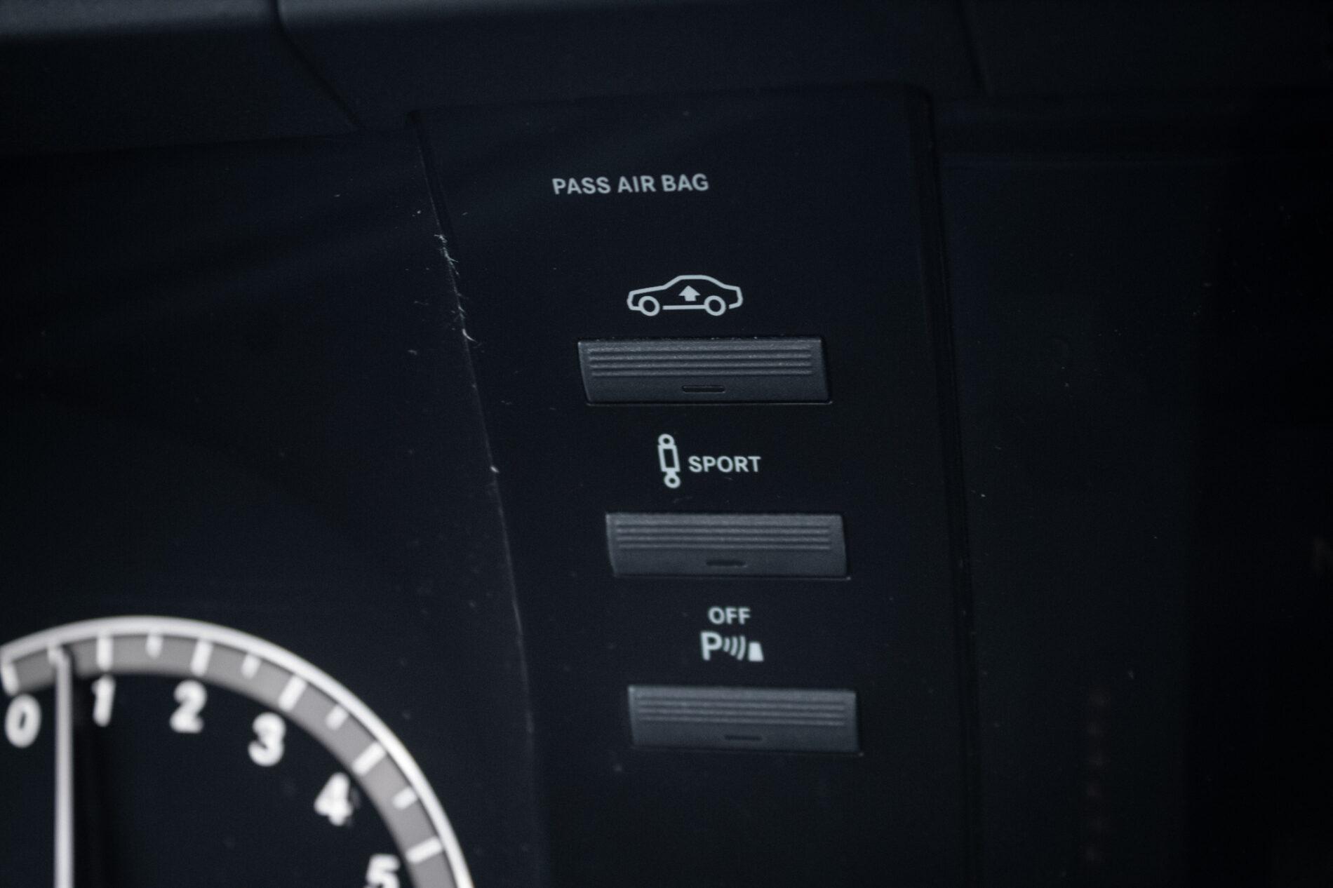 2011 Mercedes-Benz CL 500, biela kupé, 217 725 km