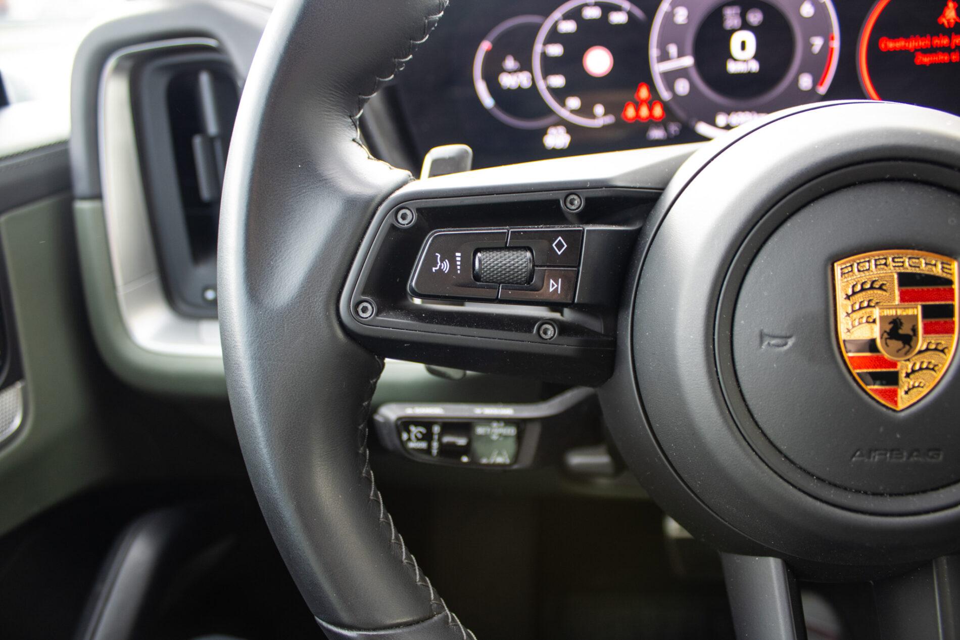 2023 Porsche Cayenne S, čierna suv, 37 493 km