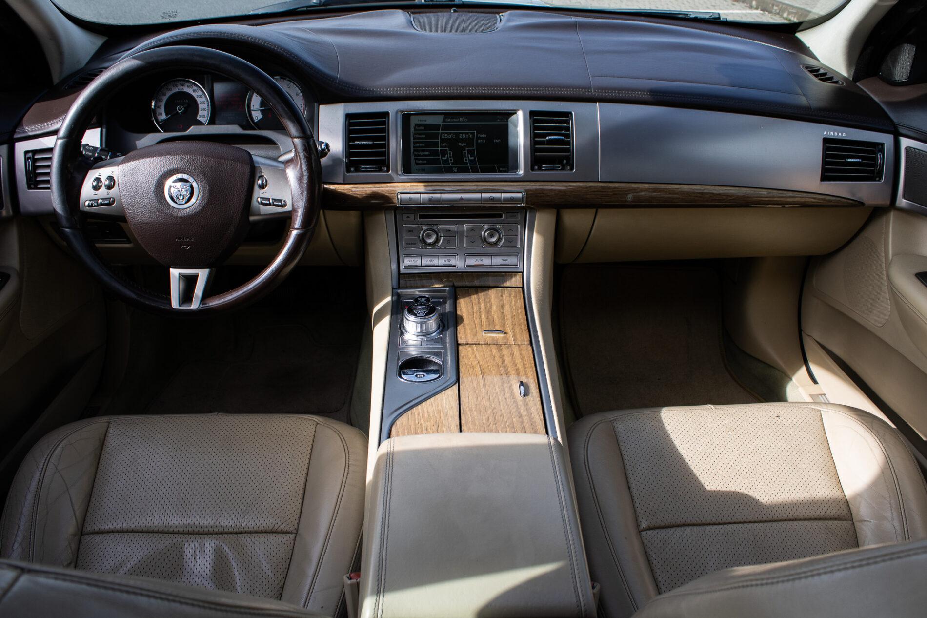 2008 Jaguar XF, zlatá sedan, 288 669 km