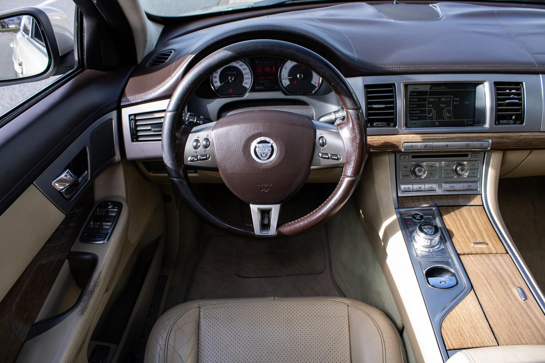 2008 Jaguar XF, zlatá sedan, 288 669 km