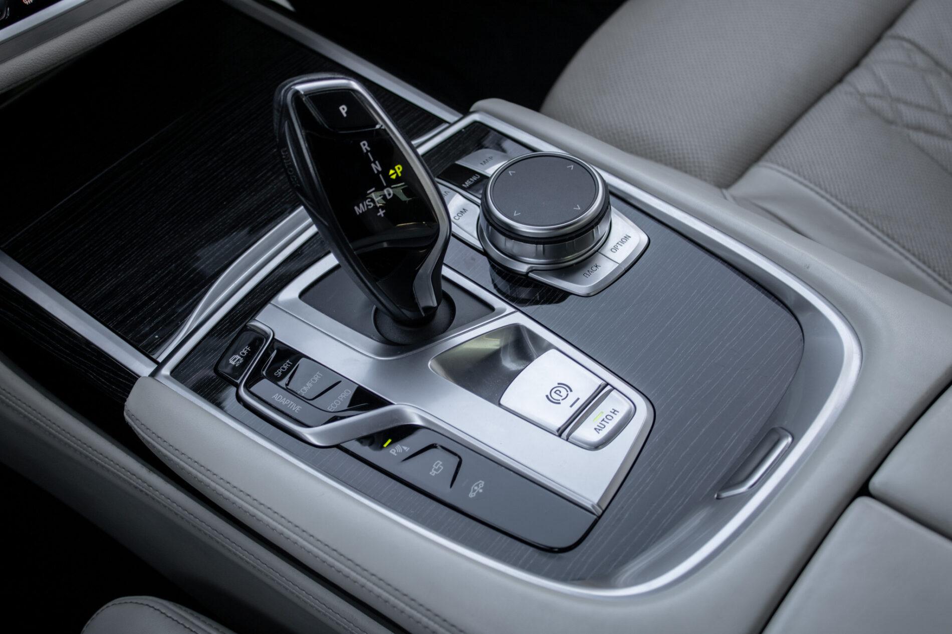 2017 BMW 740d, čierna sedan, 137 000 km