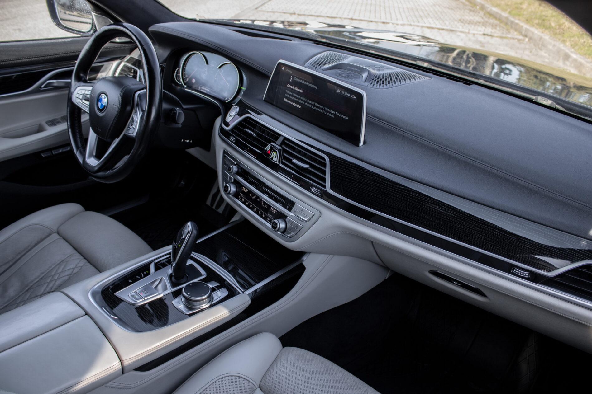 2017 BMW 740d, čierna sedan, 137 000 km