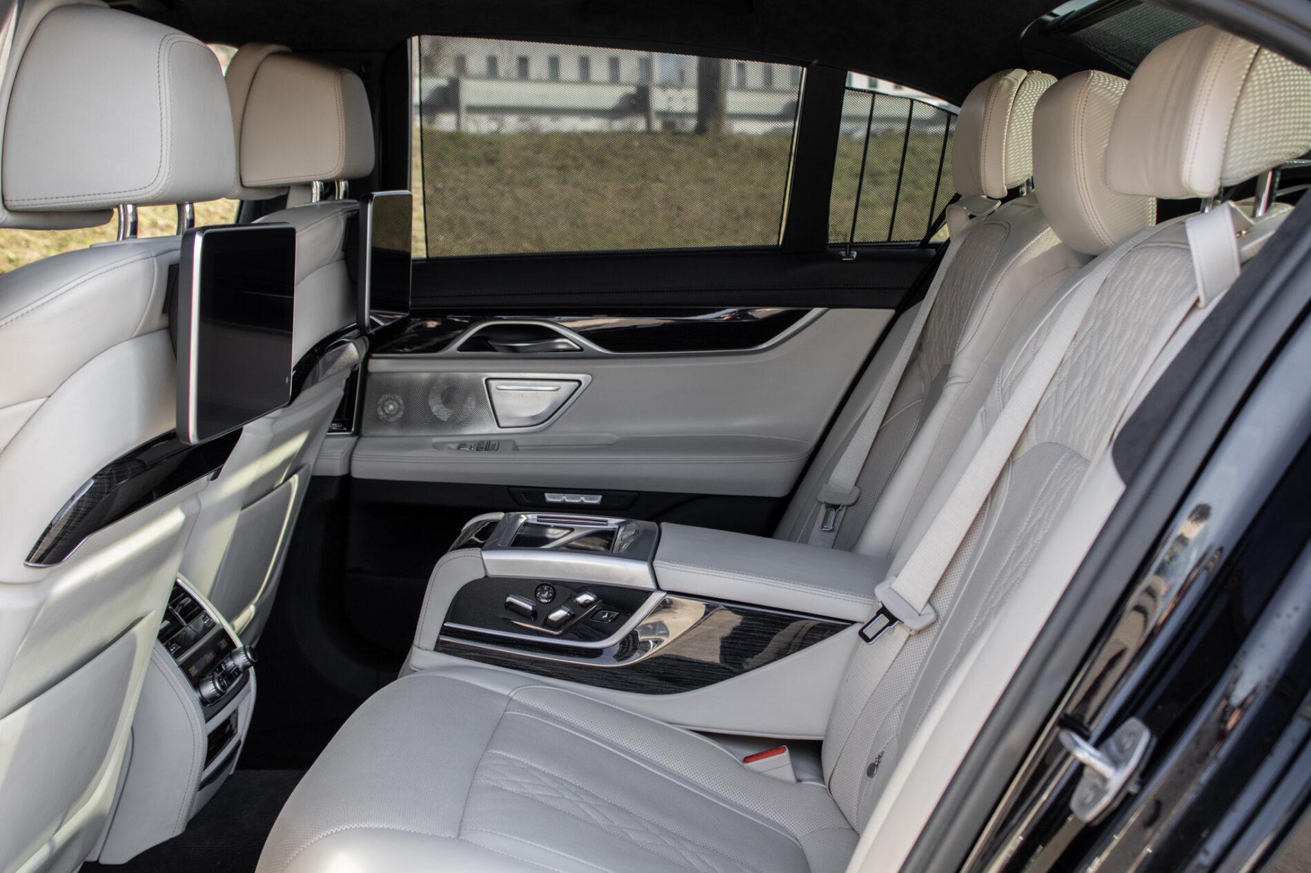 2017 BMW 740d, čierna sedan, 137 000 km