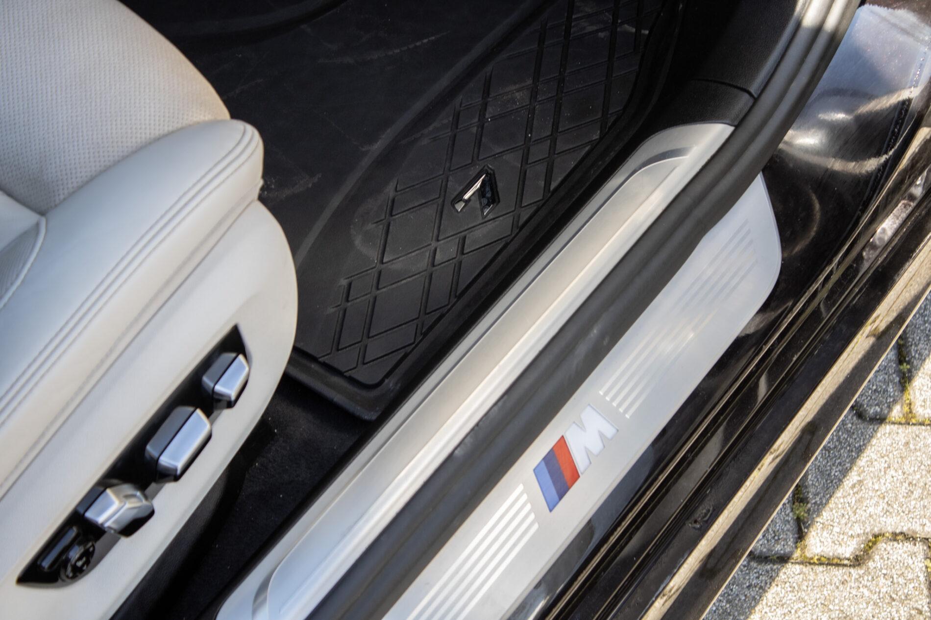 2017 BMW 740d, čierna sedan, 137 000 km