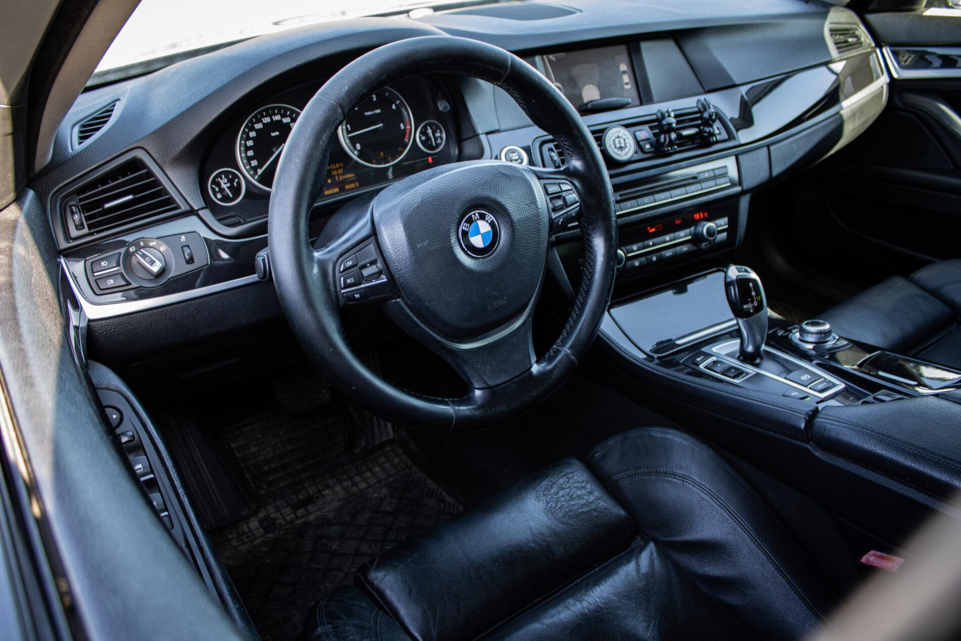 2010 BMW 530d, čierna sedan, 468 596 km