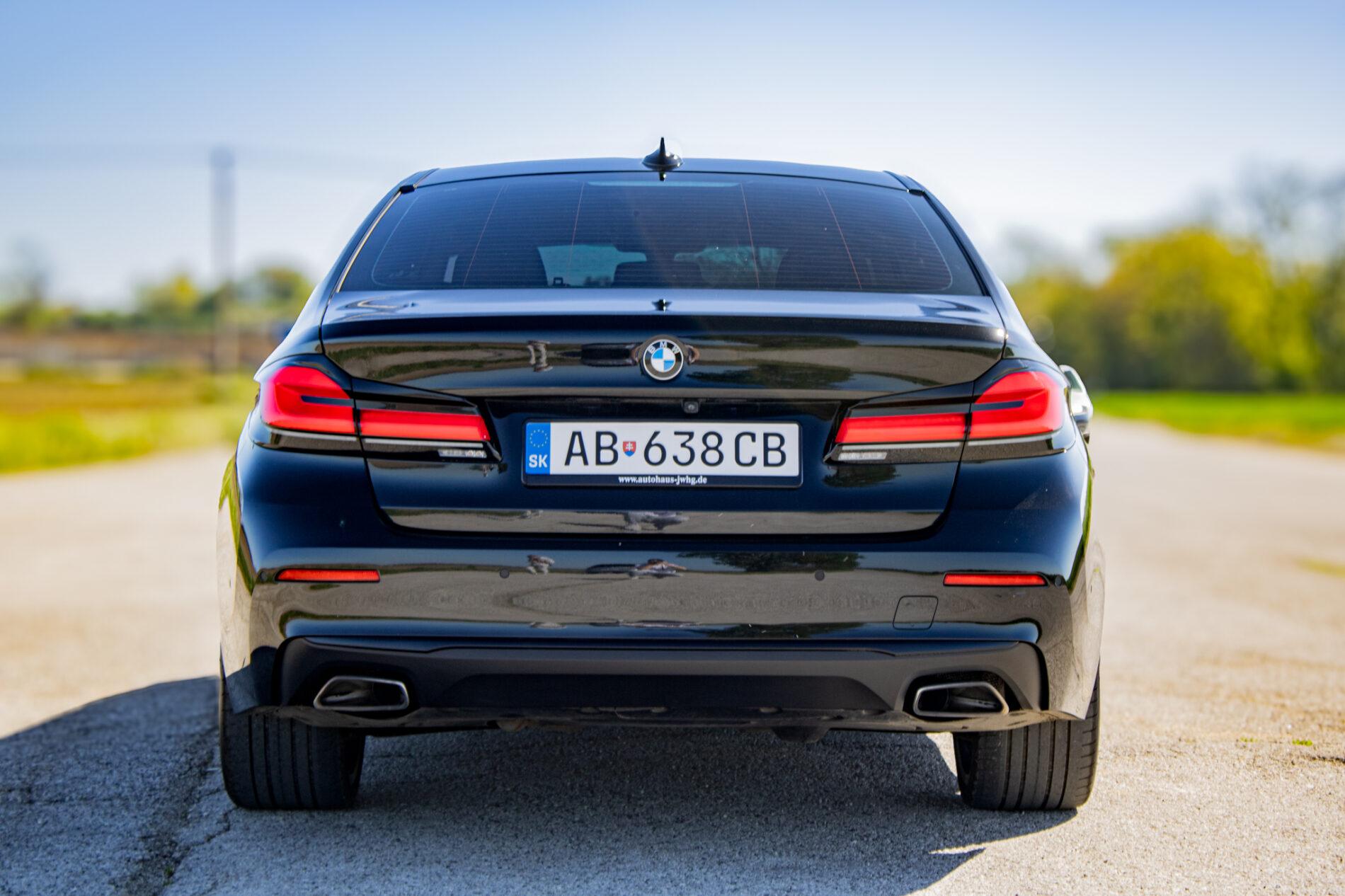 2022 BMW 540d, čierna sedan, 145 997 km