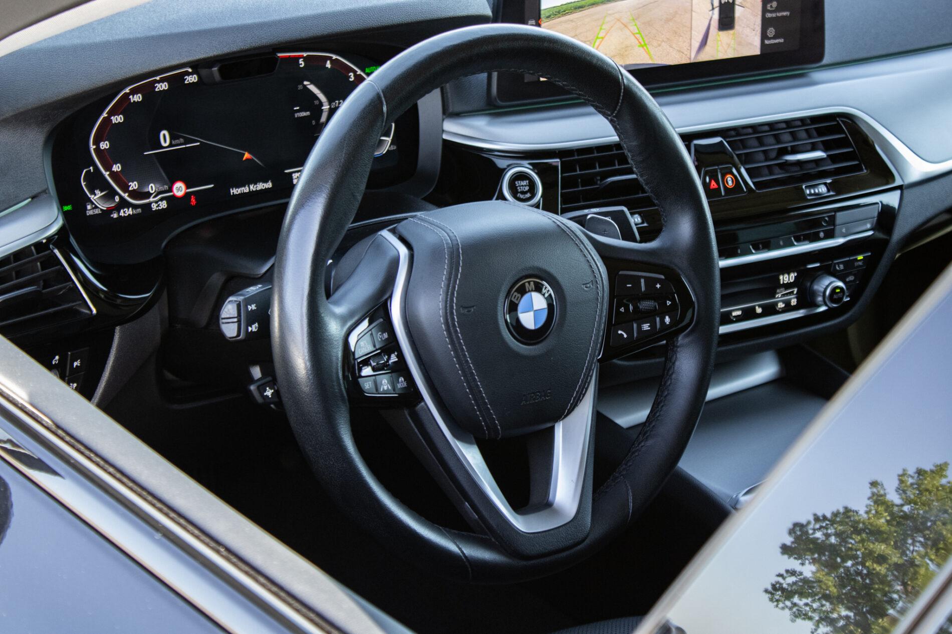 2022 BMW 540d, čierna sedan, 145 997 km