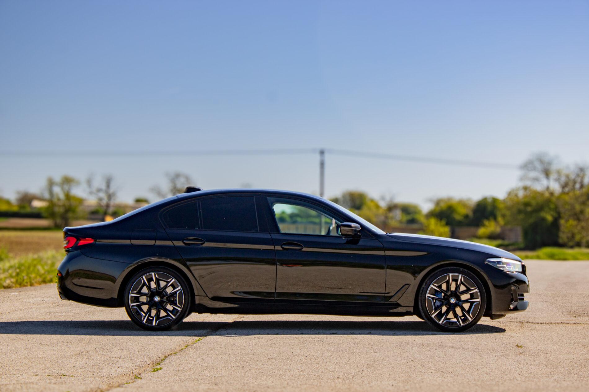 2022 BMW 540d, čierna sedan, 145 997 km