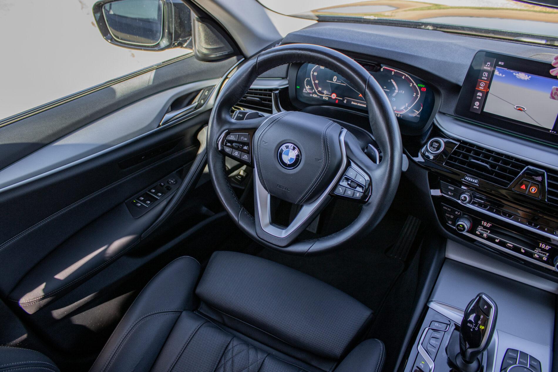2022 BMW 540d, čierna sedan, 145 997 km