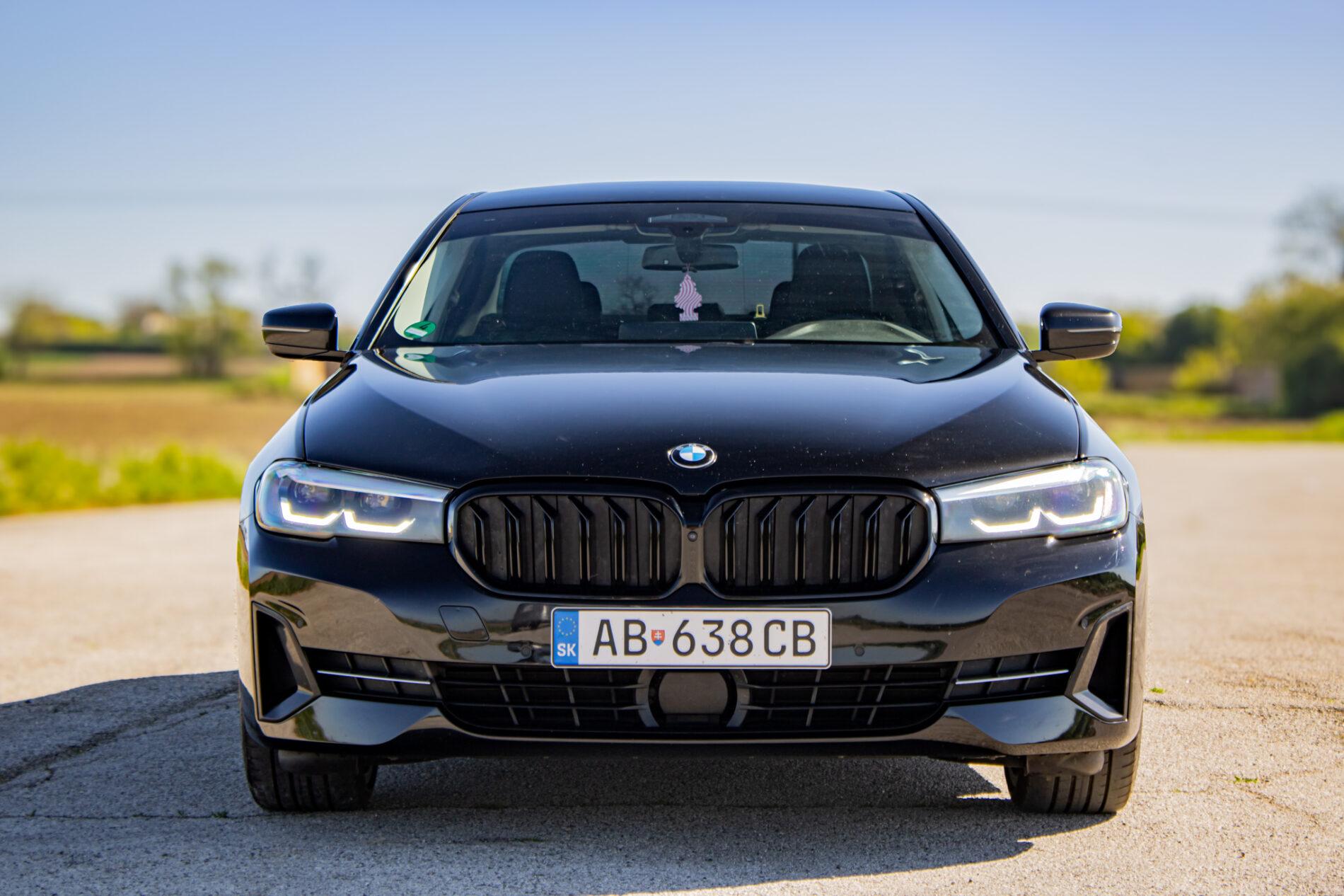 2022 BMW 540d, čierna sedan, 145 997 km