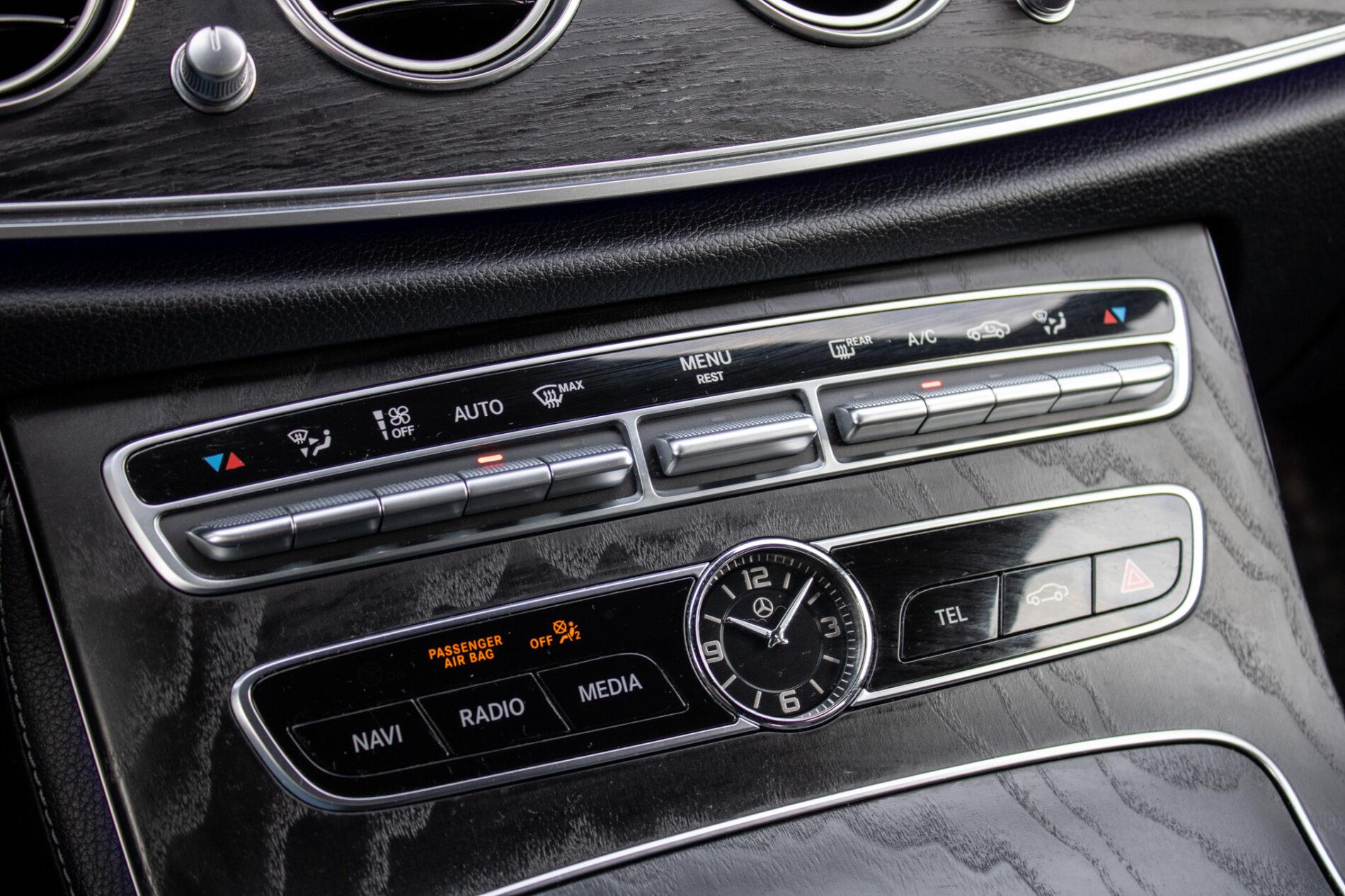 2018 Mercedes-Benz E 350d, sivá kombi, 175 769 km