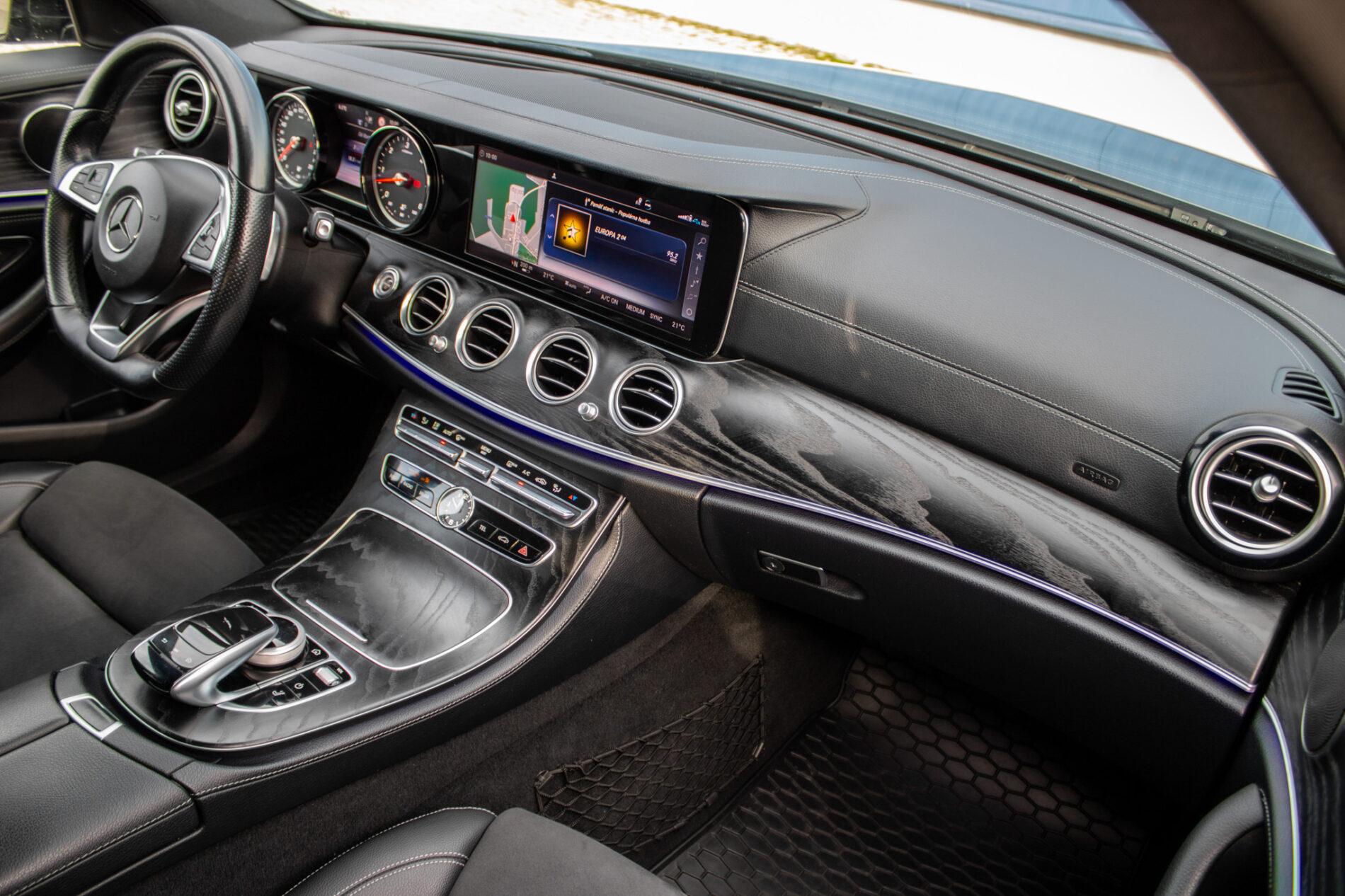 2018 Mercedes-Benz E 350d, sivá kombi, 175 769 km