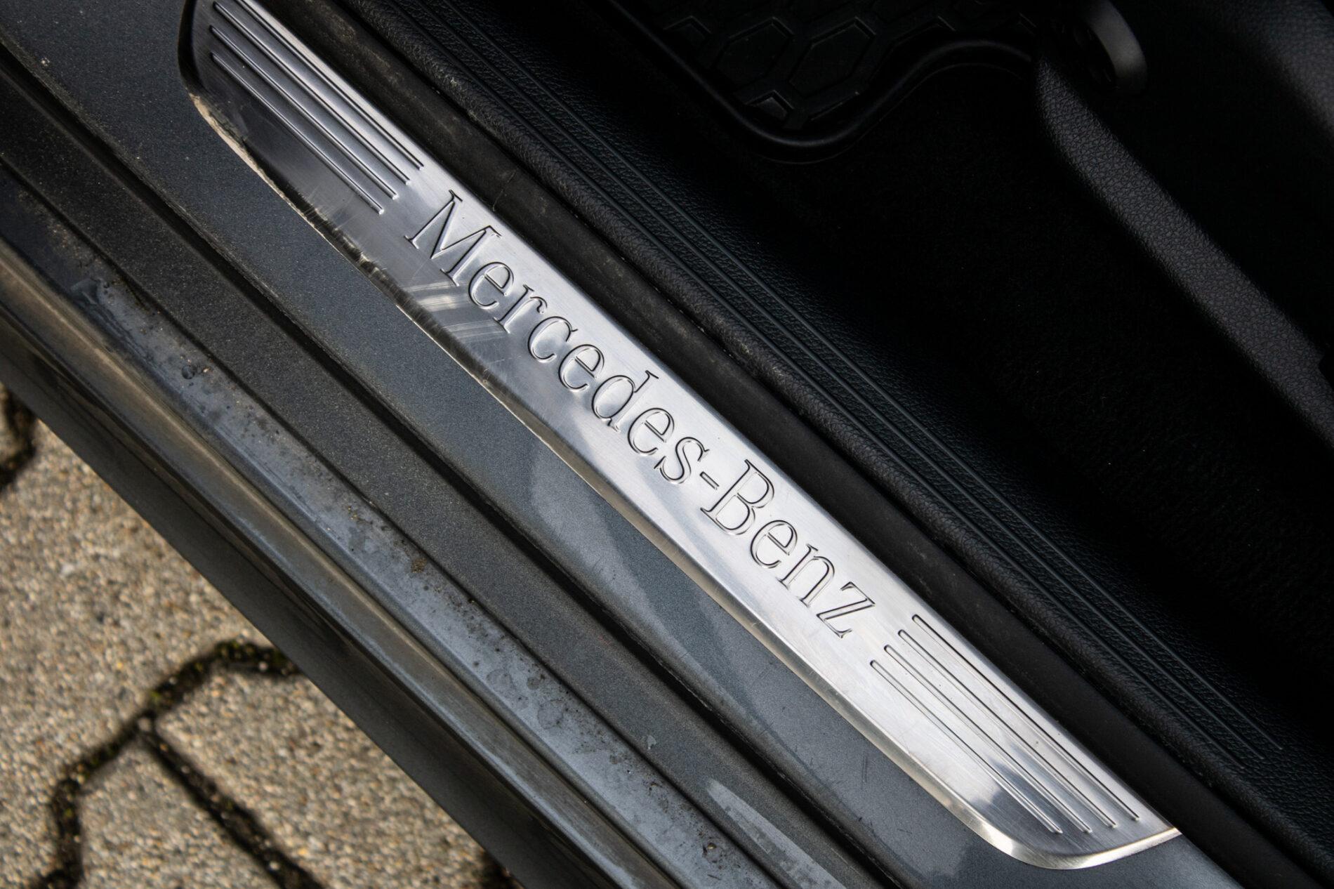 2018 Mercedes-Benz E 350d, sivá kombi, 175 769 km