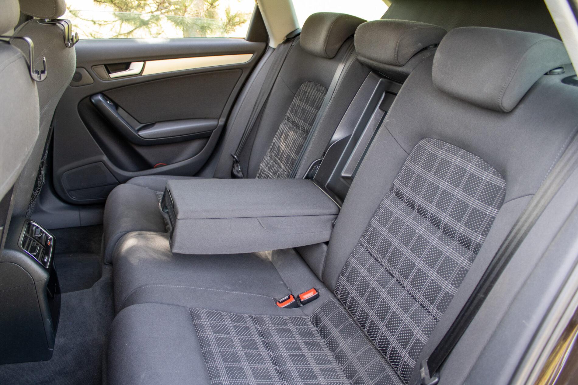 2012 AUDI A4, hnedá kombi, 223 486 km