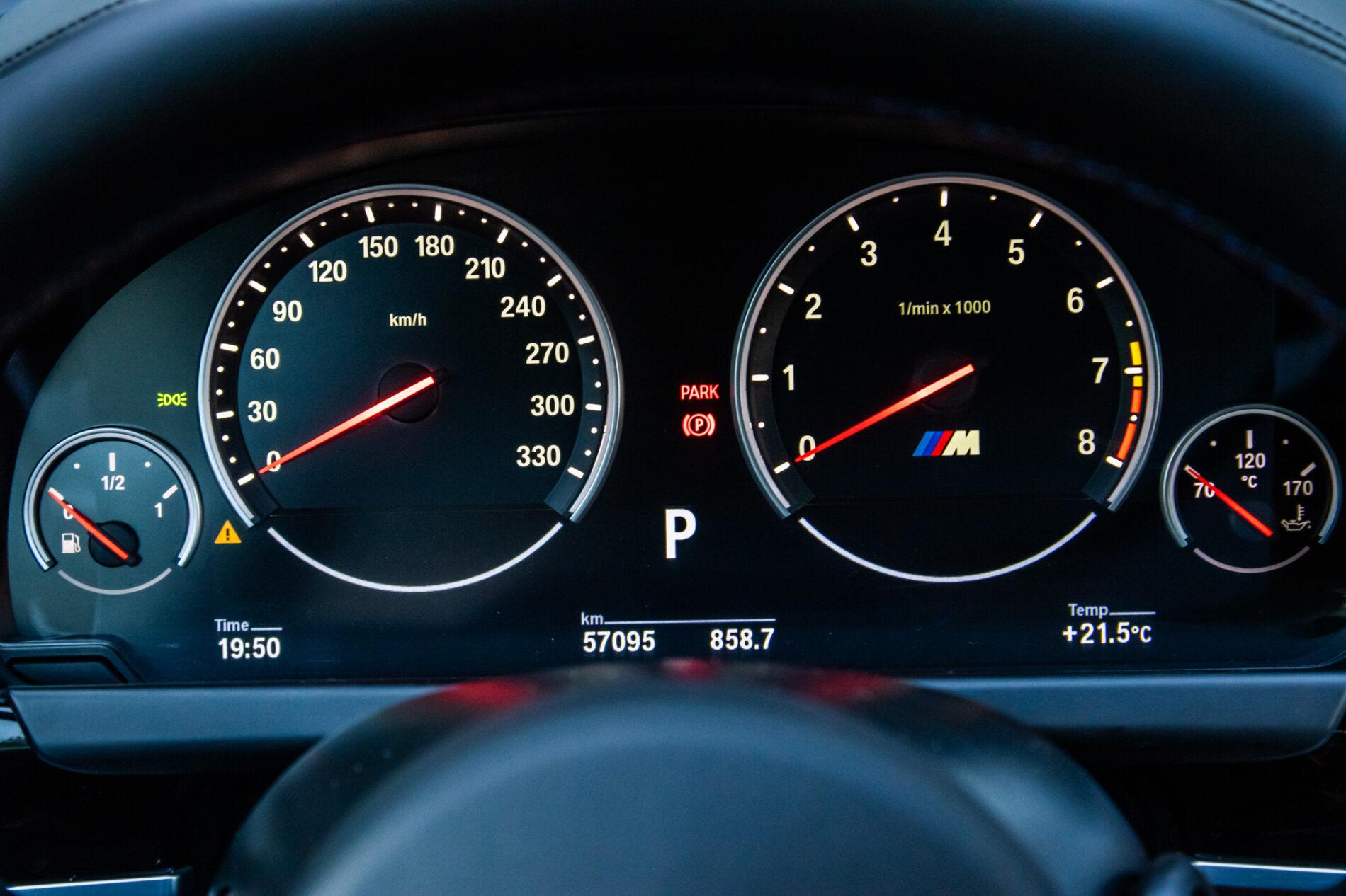 2013 BMW M6, modrá kupé, 57 095 km